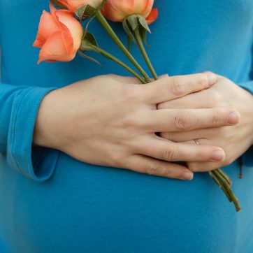 Sesión de embarazo en el País Vasco: una sesión de otoño y su luz bonita