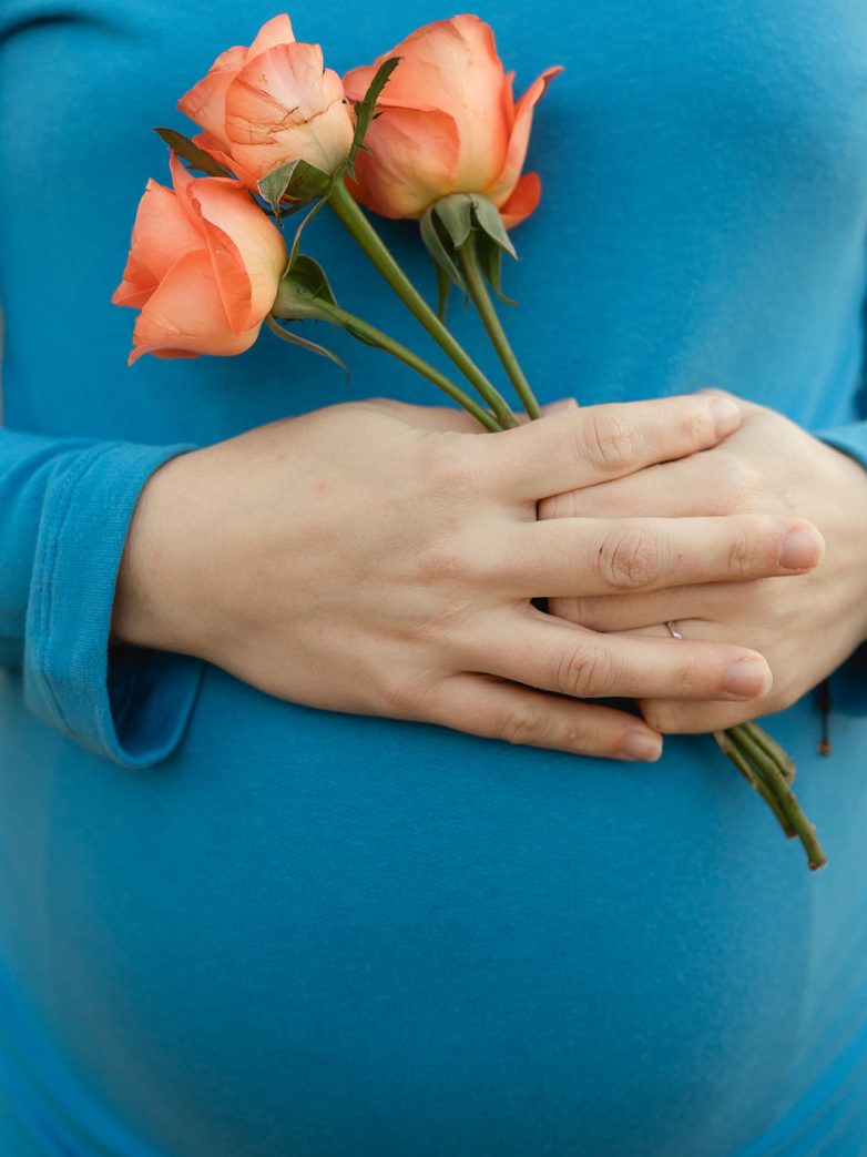 Sesión de embarazo en el País Vasco: una sesión de otoño y su luz bonita