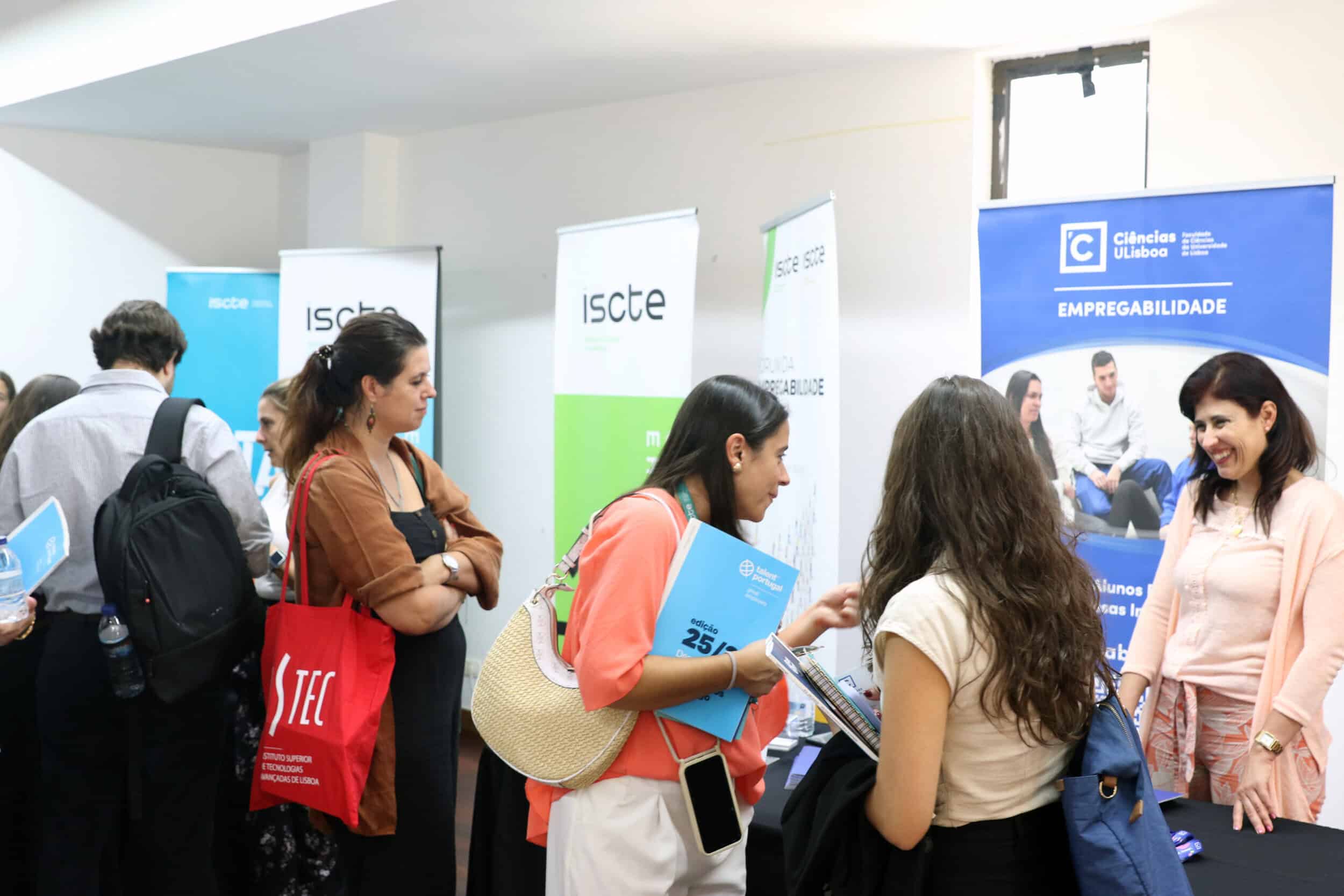 How does a company plan its presence at job fairs? (talent_portugal_blog) How does a company plan its presence at job fairs? (talent_portugal_blog)