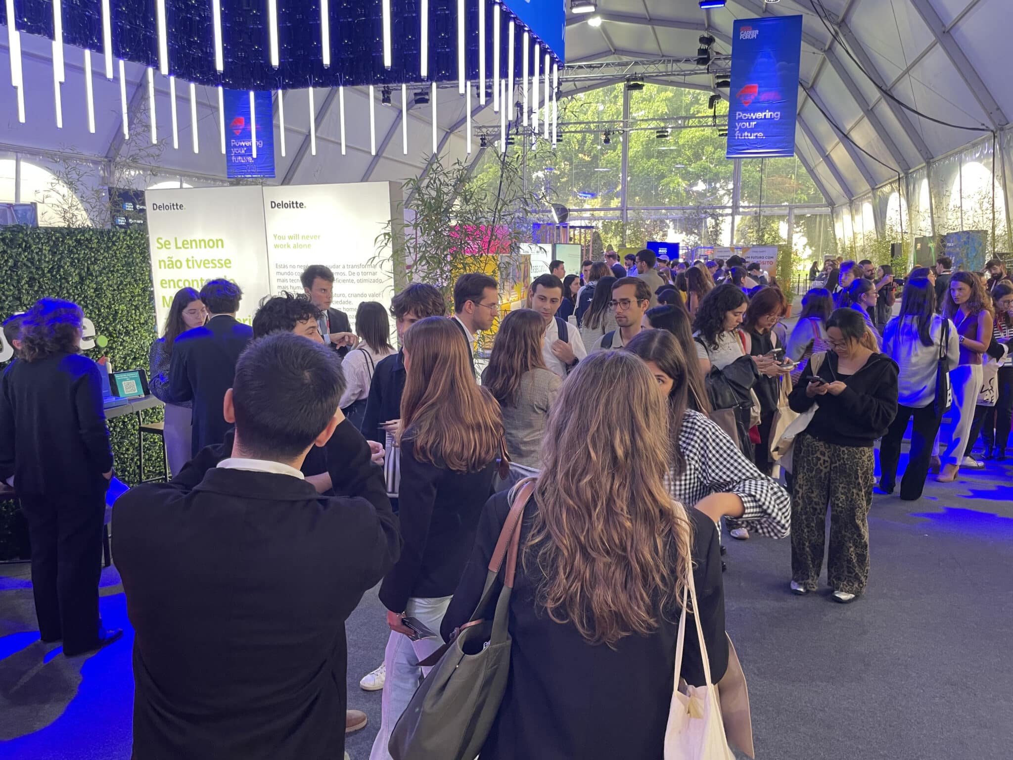 Como é que as empresas atraem estudantes universitários em Portugal?