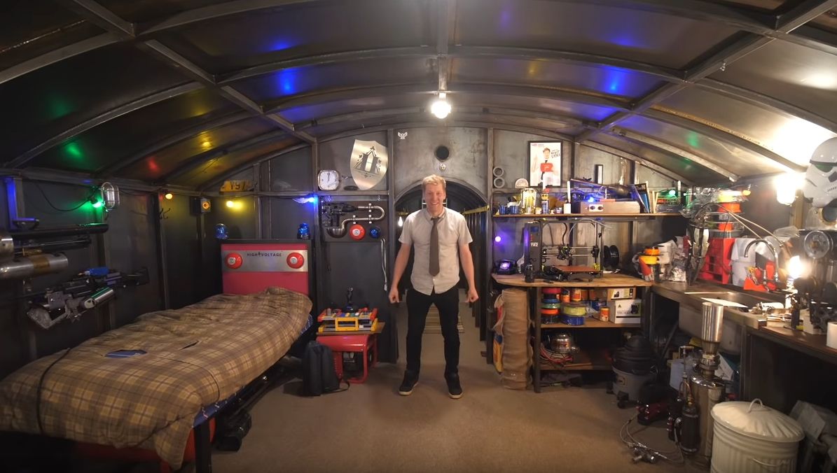 https://s3.eu-west-3.amazonaws.com/dexertofr-assets-production-dda5f020/uploads/2020/03/29162732/la-visite-du-bunker-souterrain-de-ce-youtuber-fait-le-tour-du-monde-2.jpg