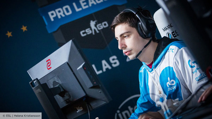 Shroud jouant sous les couleurs de Cloud9