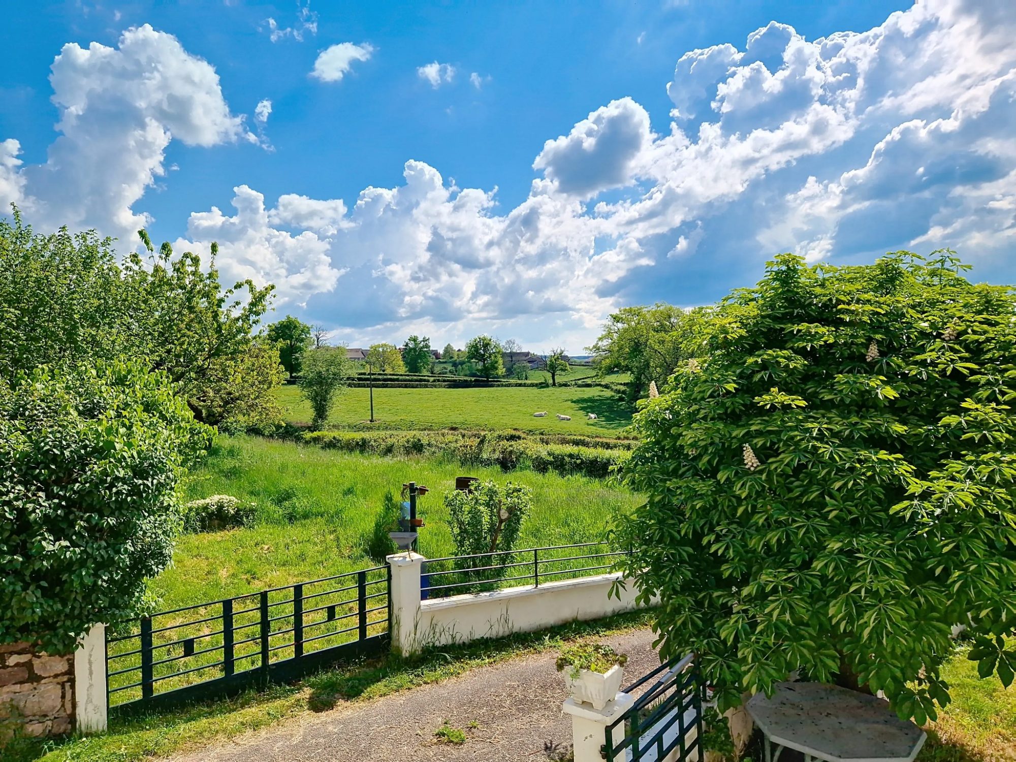 Maison en pierre – 4 chambres – 148 m² habitables – à réinventer selon vos envies Colombier-en-Brionnais 71800