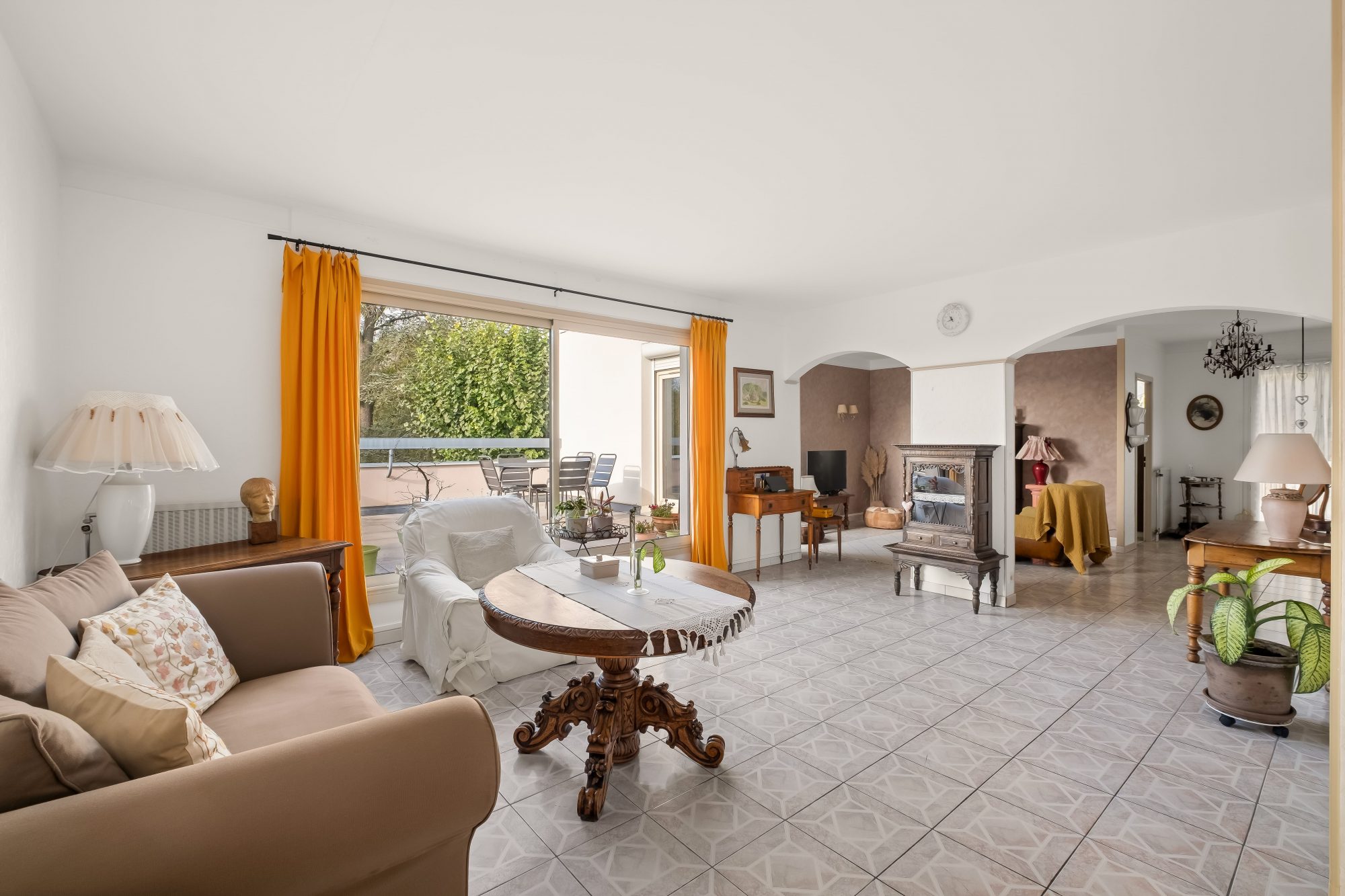 Duplex lumineux avec vaste séjour & terrasse S/O – Vue dégagée sur parc arboré