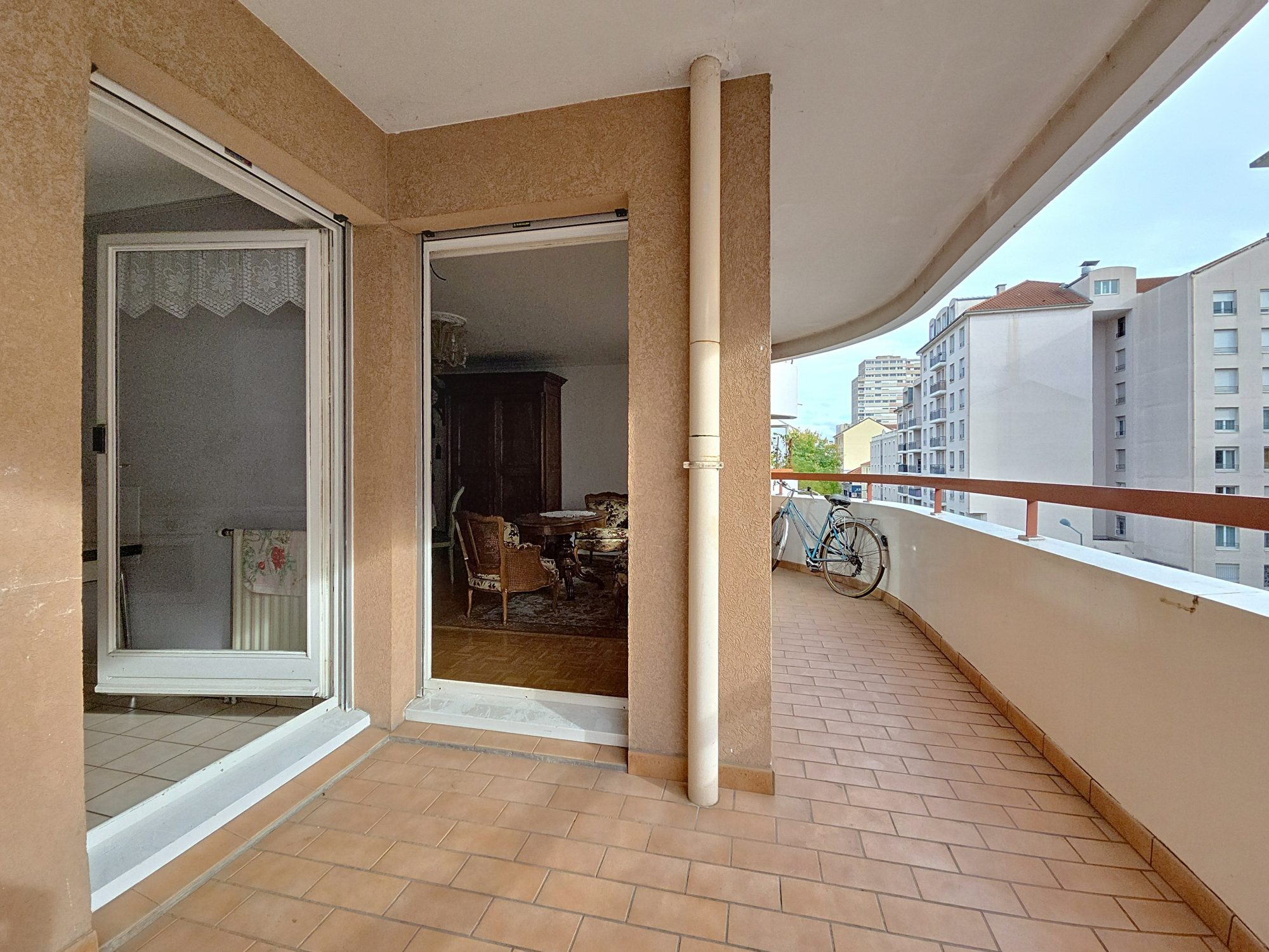 République T3 de 75 m2 avec Garage et Cave Villeurbanne 69100