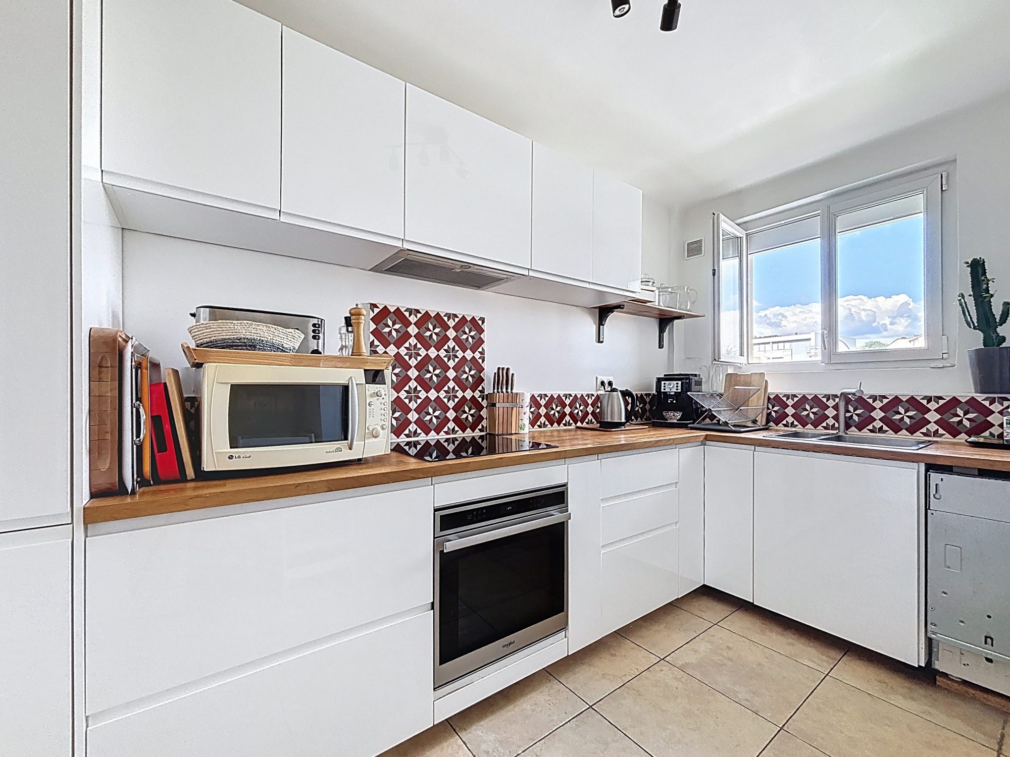 T4 de 90 m², dernier étage, balcon, garage et cave Oullins 69600
