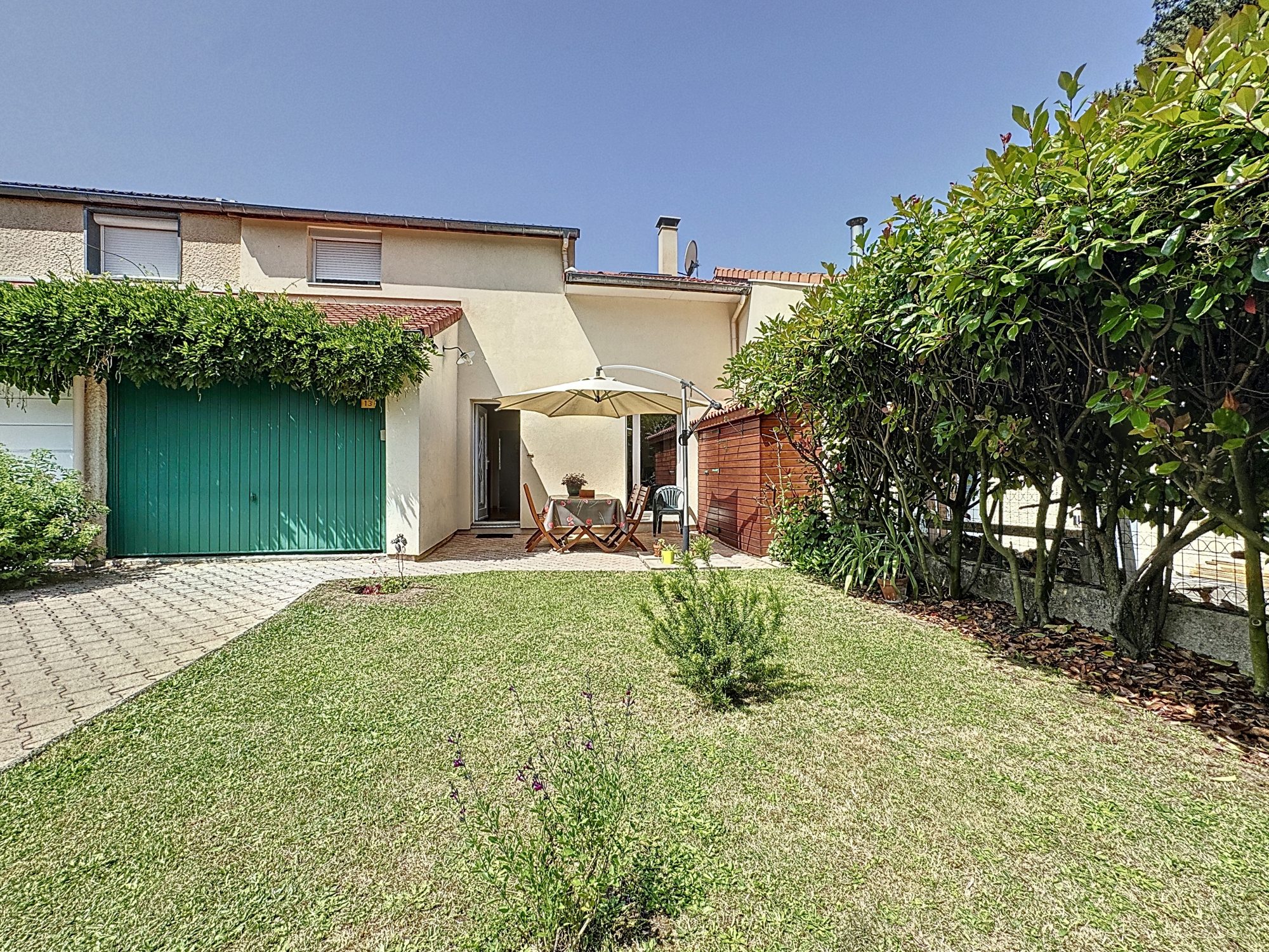 Maison mitoyenne de 135m2 avec 5 chambres et un garage