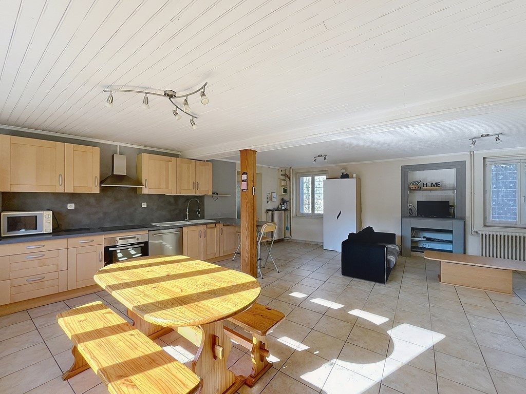 Maison familiale avec grande dépendance et terrain clos – Sail-sous-Couzan Sail-sous-Couzan 42890