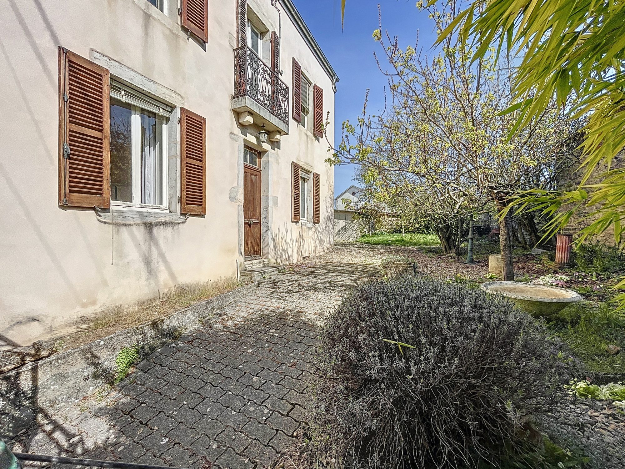 Sous compromis / Maison ancienne - 82m2 - Victor Hugo
