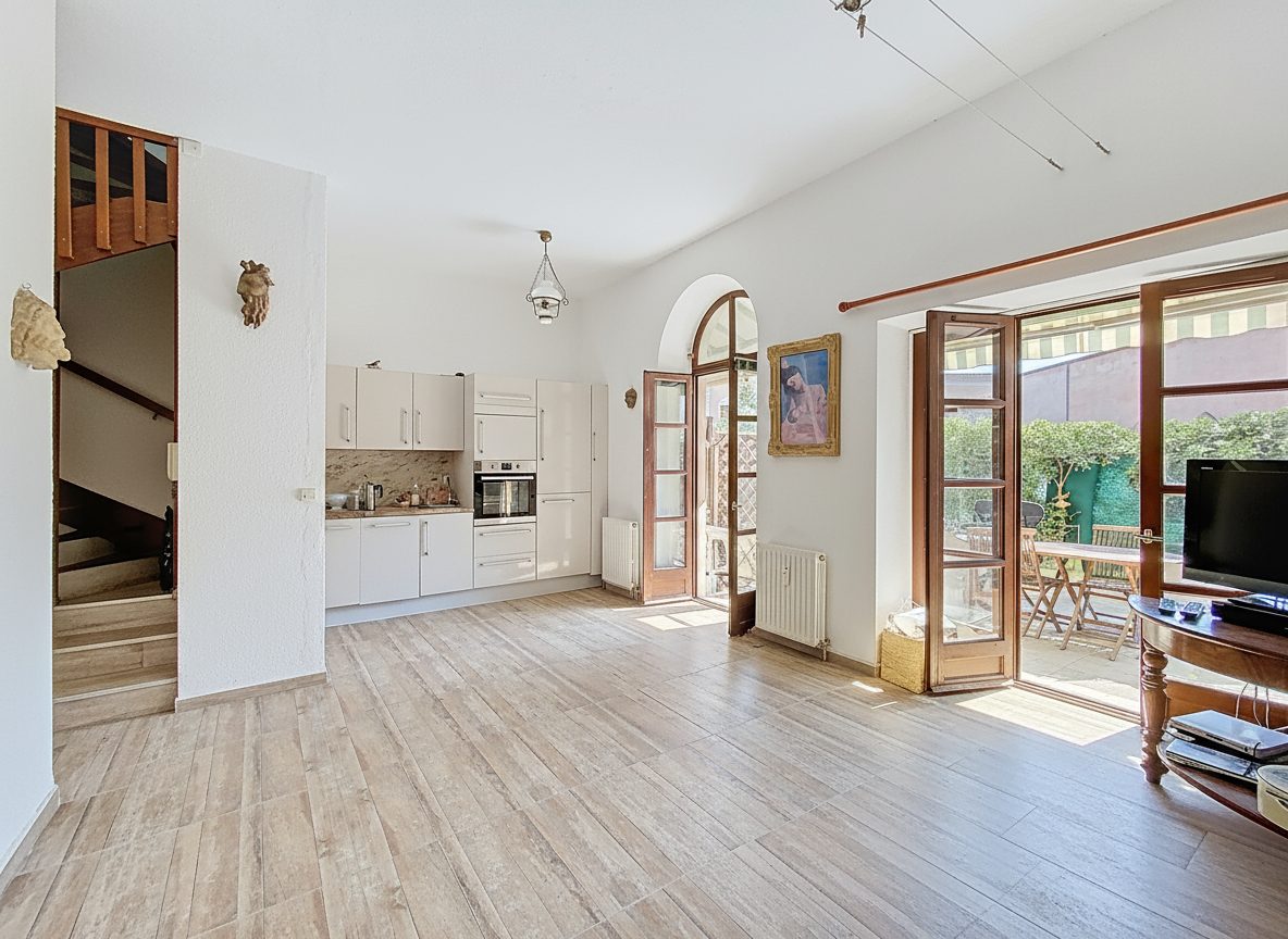 Sète quartier haut : Appartement duplex T3, terrasse, parking. Sète 34200