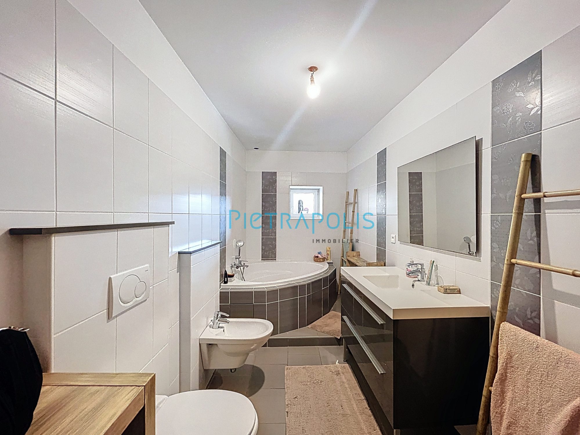 Maison - 4 pièces - 120 m² - Romanèche-Thorins (71570)