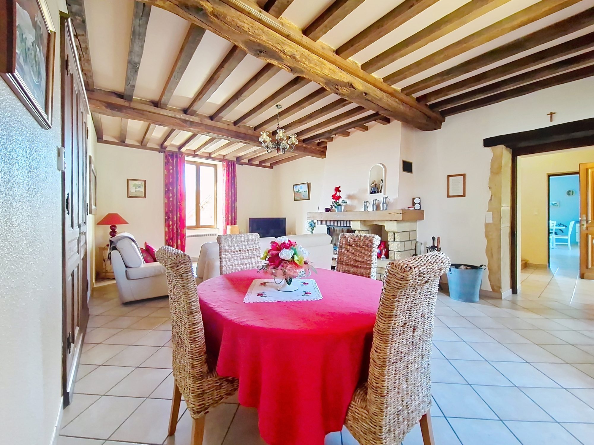 Authentique maison brionnaise  – volumes, charme et potentiel La Clayette 71800