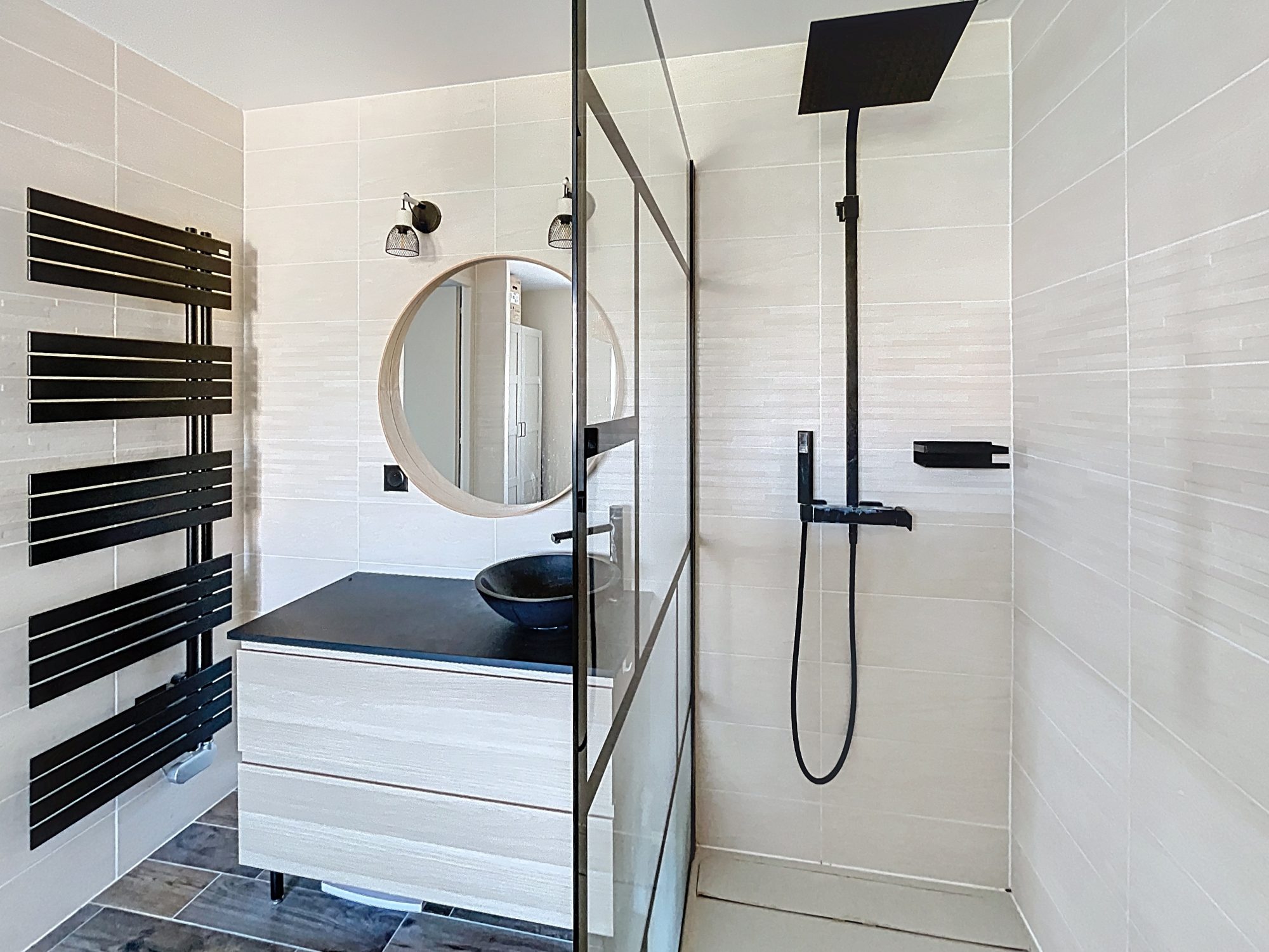 BEAU T3 d'env. 52 m² au calme avec balcon et parkings Ars-sur-Formans 01480