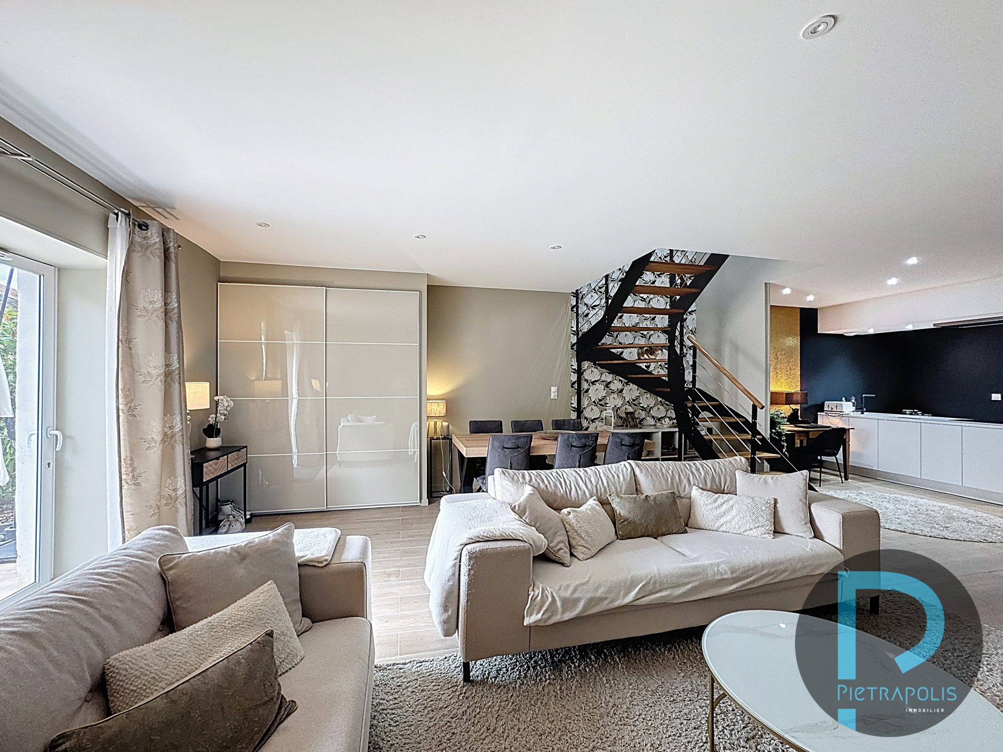 Appartement en duplex - 3 chambres avec mezzanine dont suite parentale - 2 terrasses - 2 places de parkings Belleville-en-Beaujolais 69220