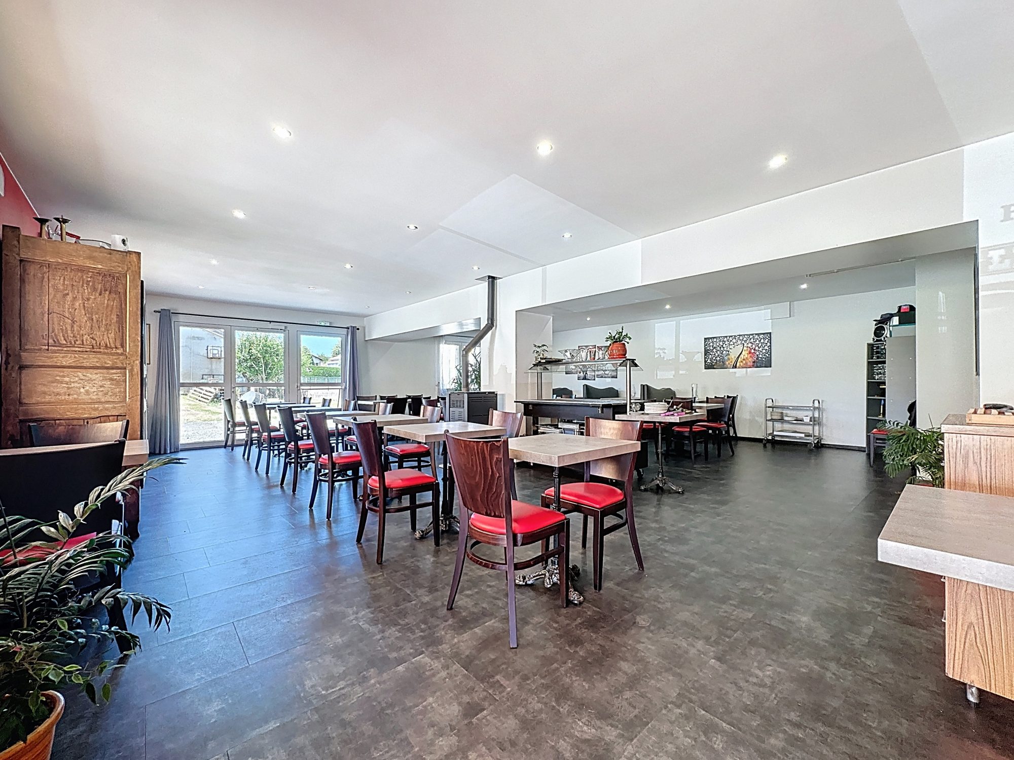 MURS ET FONDS DE COMMERCE BAR / TABAC / LOTO / FDJ / RESTAURANT AVEC LOGEMENT – SECTEUR LE PUY-EN-VELAY Le Puy-en-Velay 43000