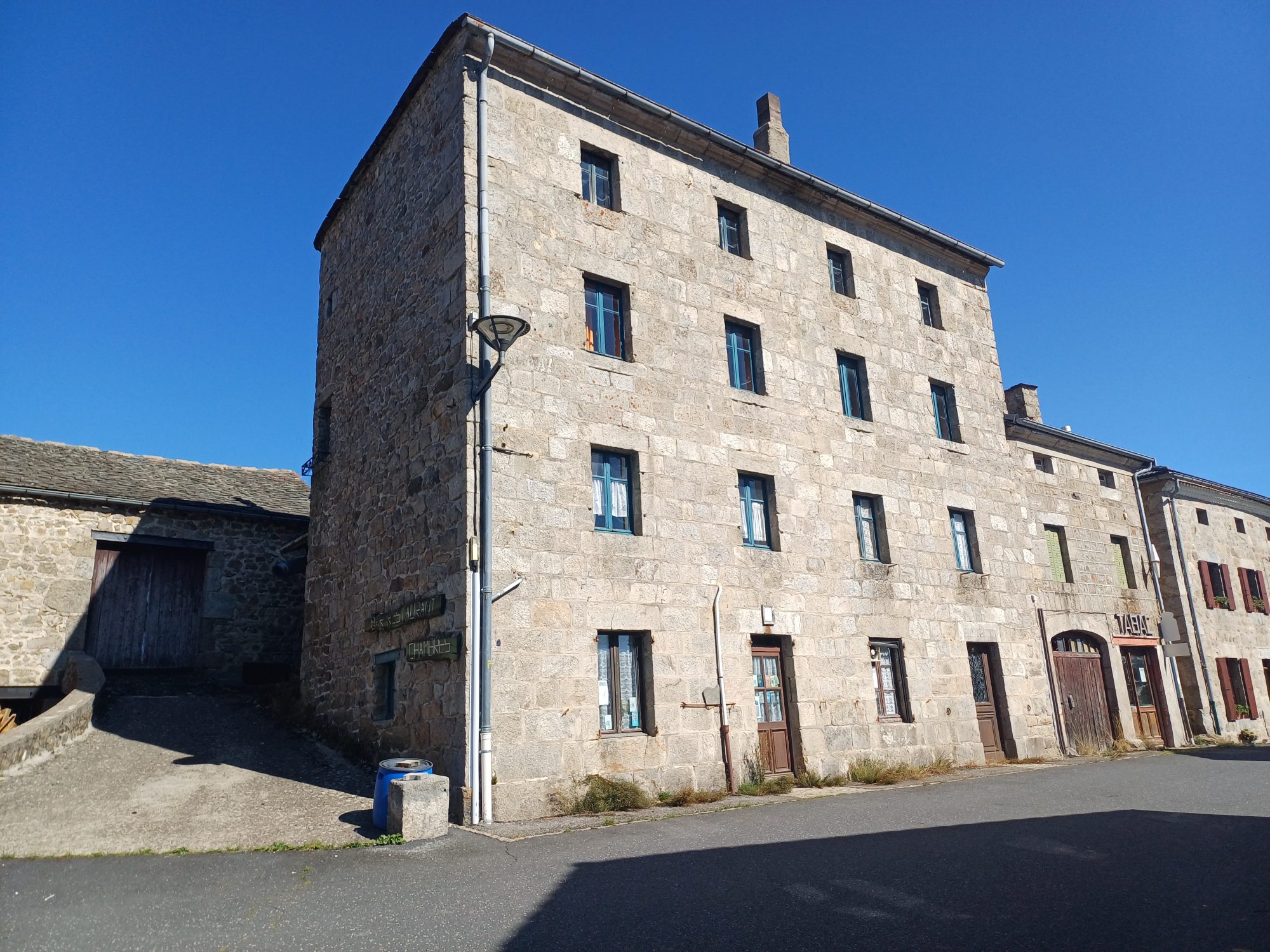 Maison - 6 pièces - 390 m² - Le Mas-de-Tence (43190)