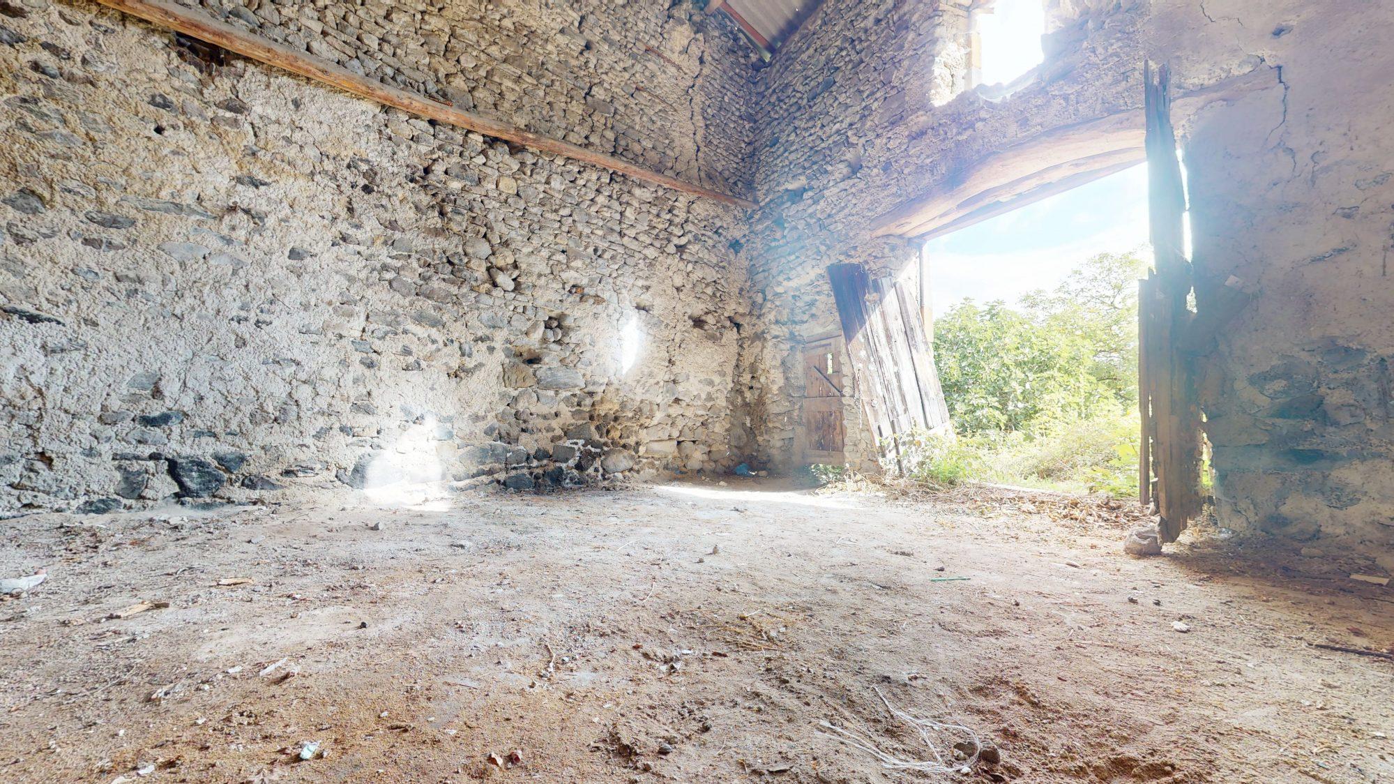 Maison - 2 pièces - 66 m² - Corent (63730)