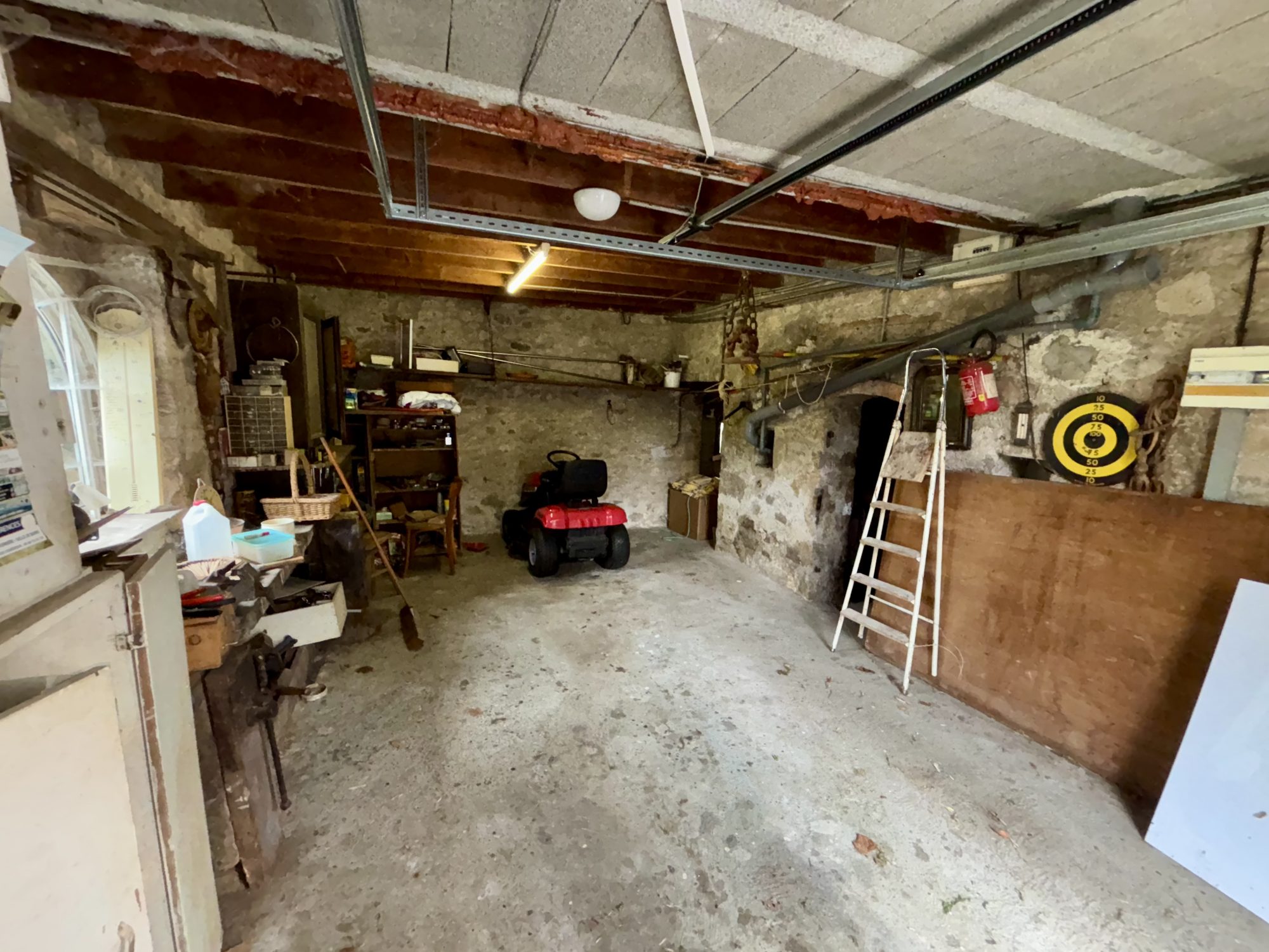 Maison avec dépendances sur un terrain constructible Davézieux 07430