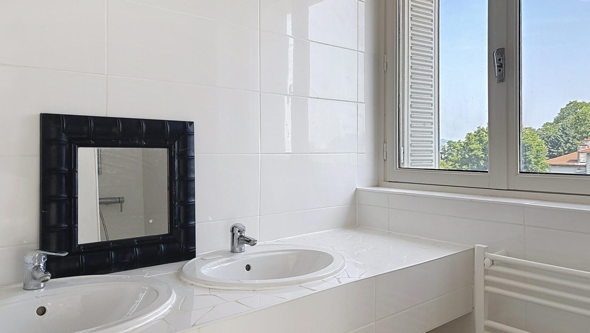 grand T3 78 m² avec balcons au métro cuire Caluire-et-Cuire 69300