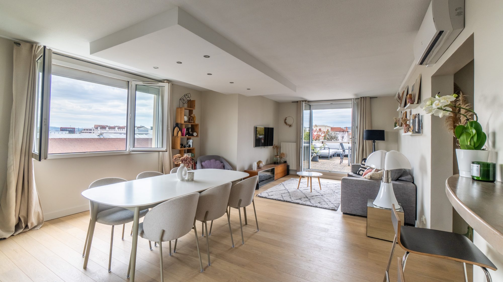DERNIER ETAGE - Appartement T4 de 98 m² avec terrasse de 51m² - garage possible