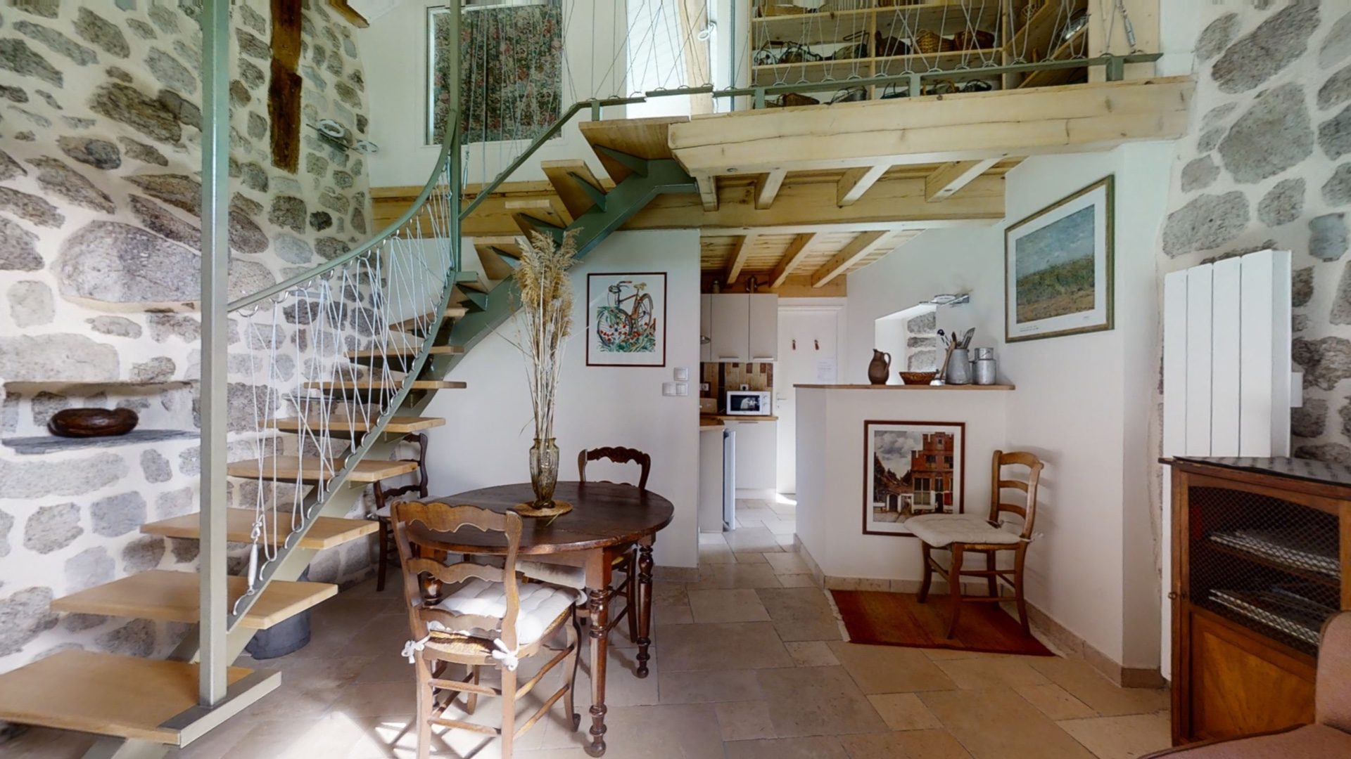 Bien d’exception loué en gîtes avec piscine intérieure Montregard 43290