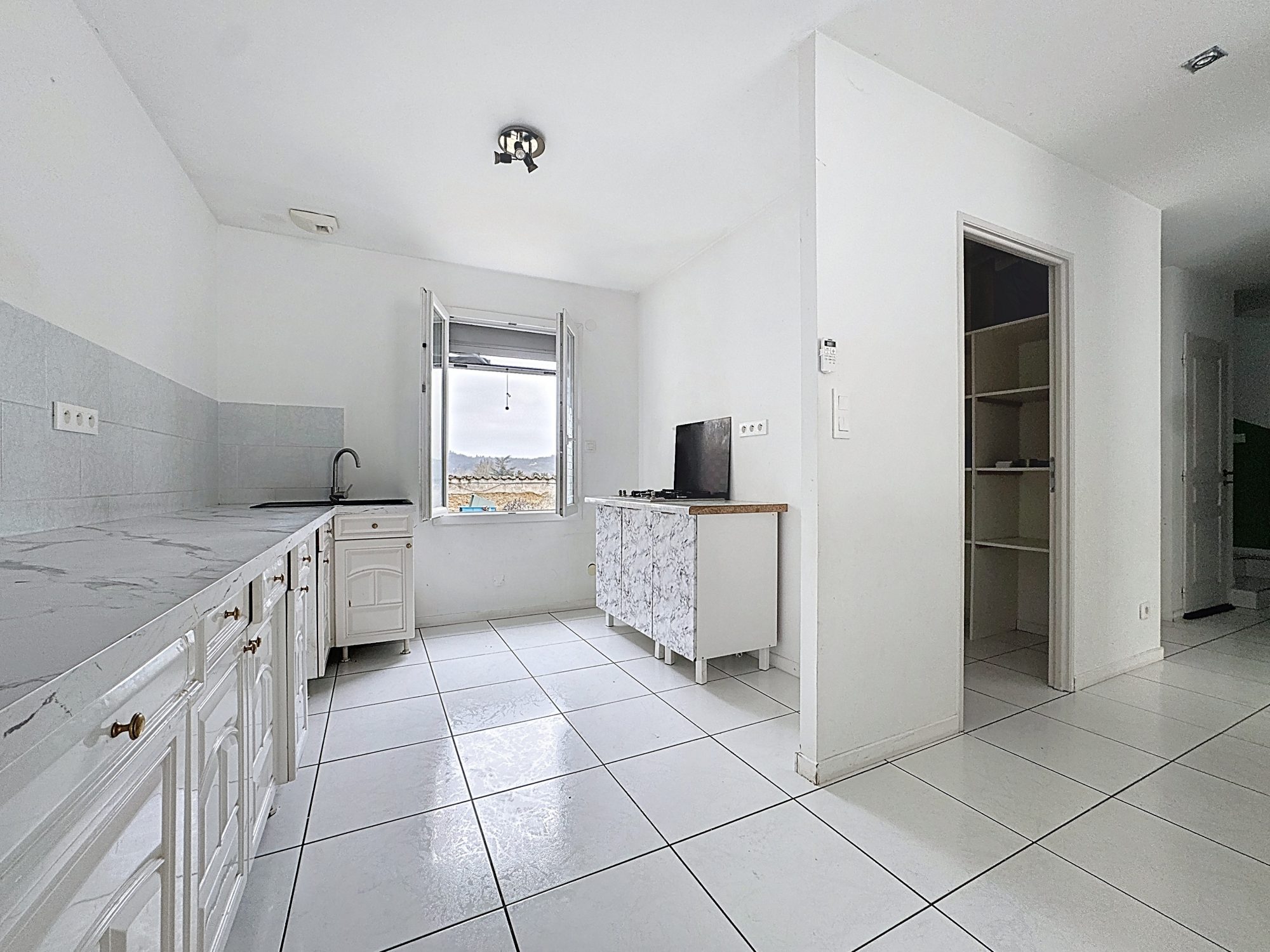 En Exclusivité, 12Bis Rue Etienne Perrot à Pont Evêque, Maison de village de 148m2 avec 5 chambres et une très belle terrasse de 55m2 Pont-Évêque 38780