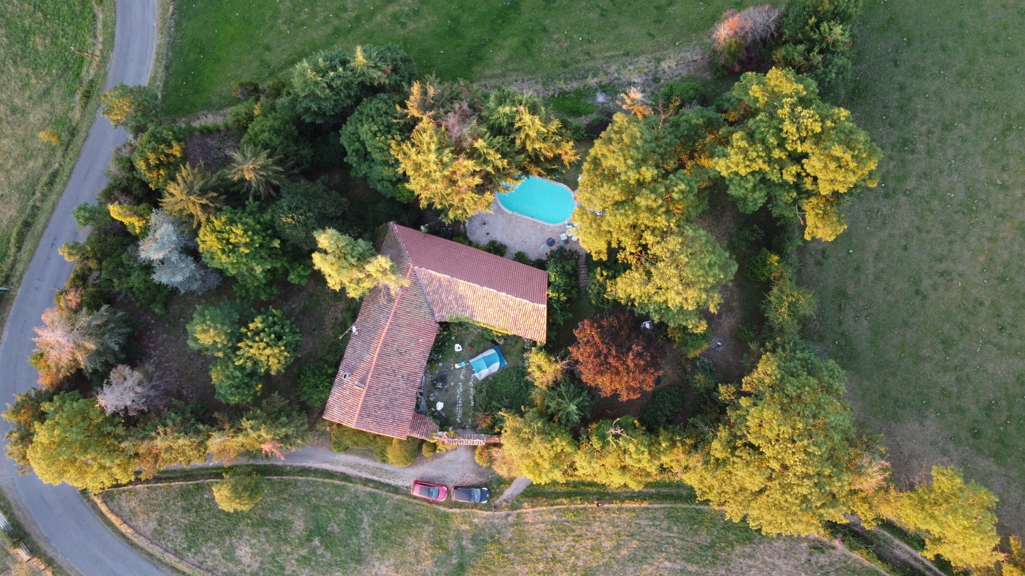 Maison de 130m² avec Piscine et Grange dans un Cadre Bucolique