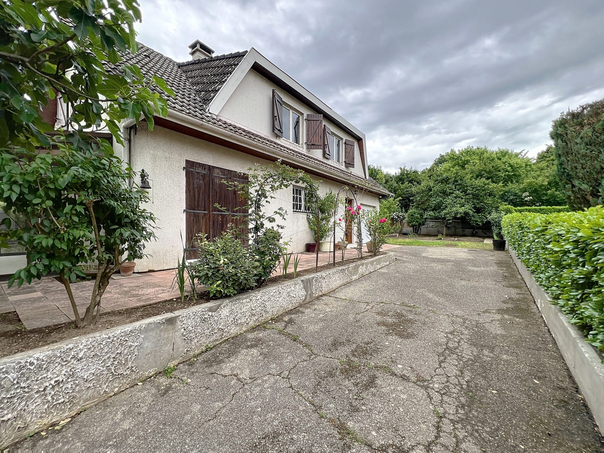 Maison individuelle à rénover sur une parcelle de 621m2 au calme
