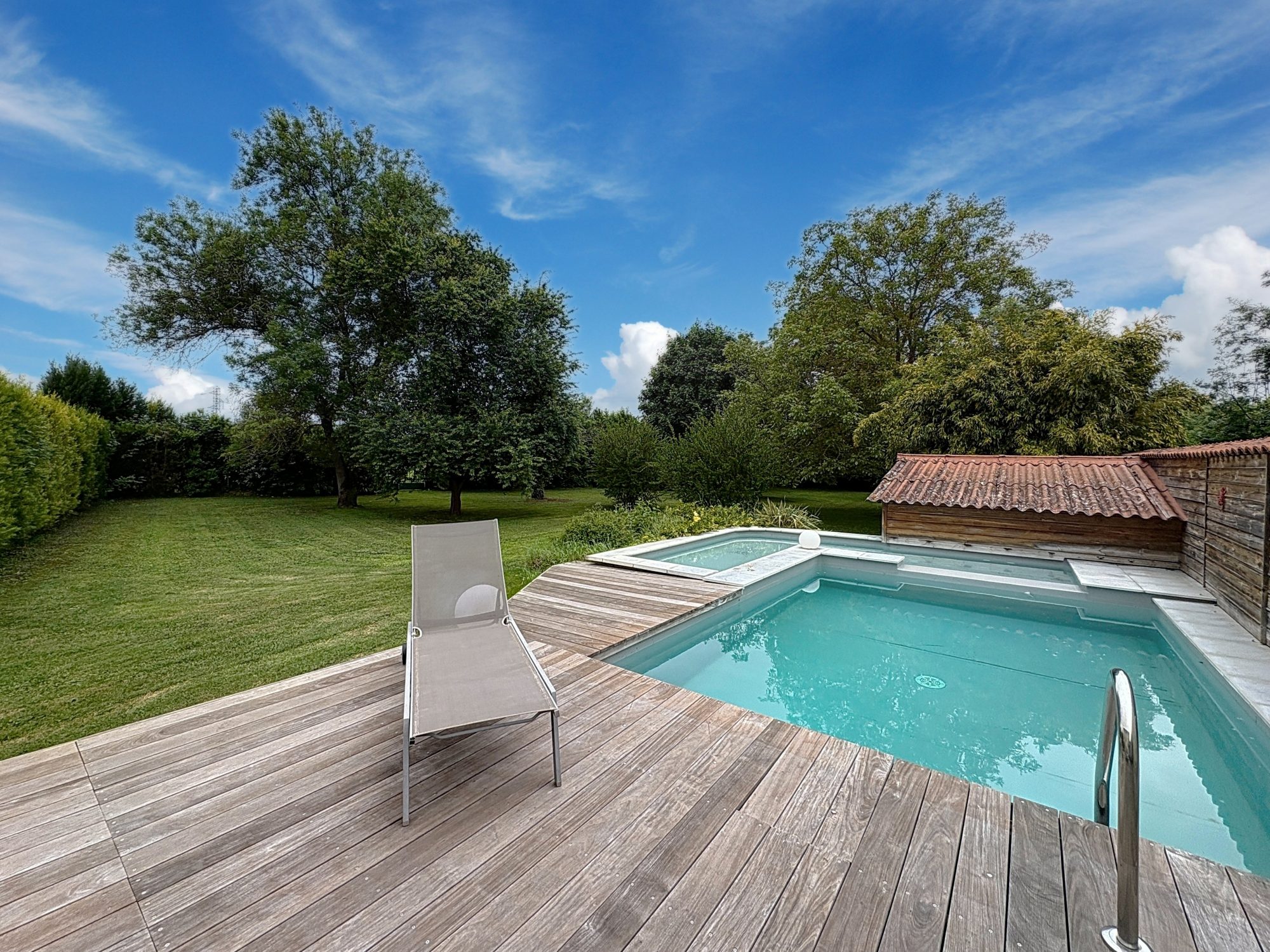 Maison avec piscine et grand jardin