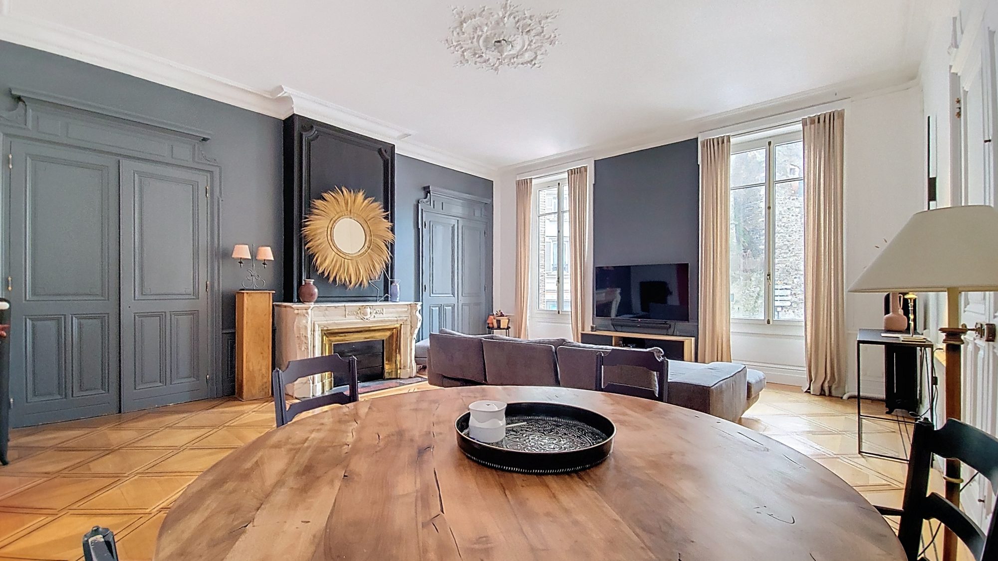 VIENNE (Hypercentre) Appartement 135m2- Terrasse