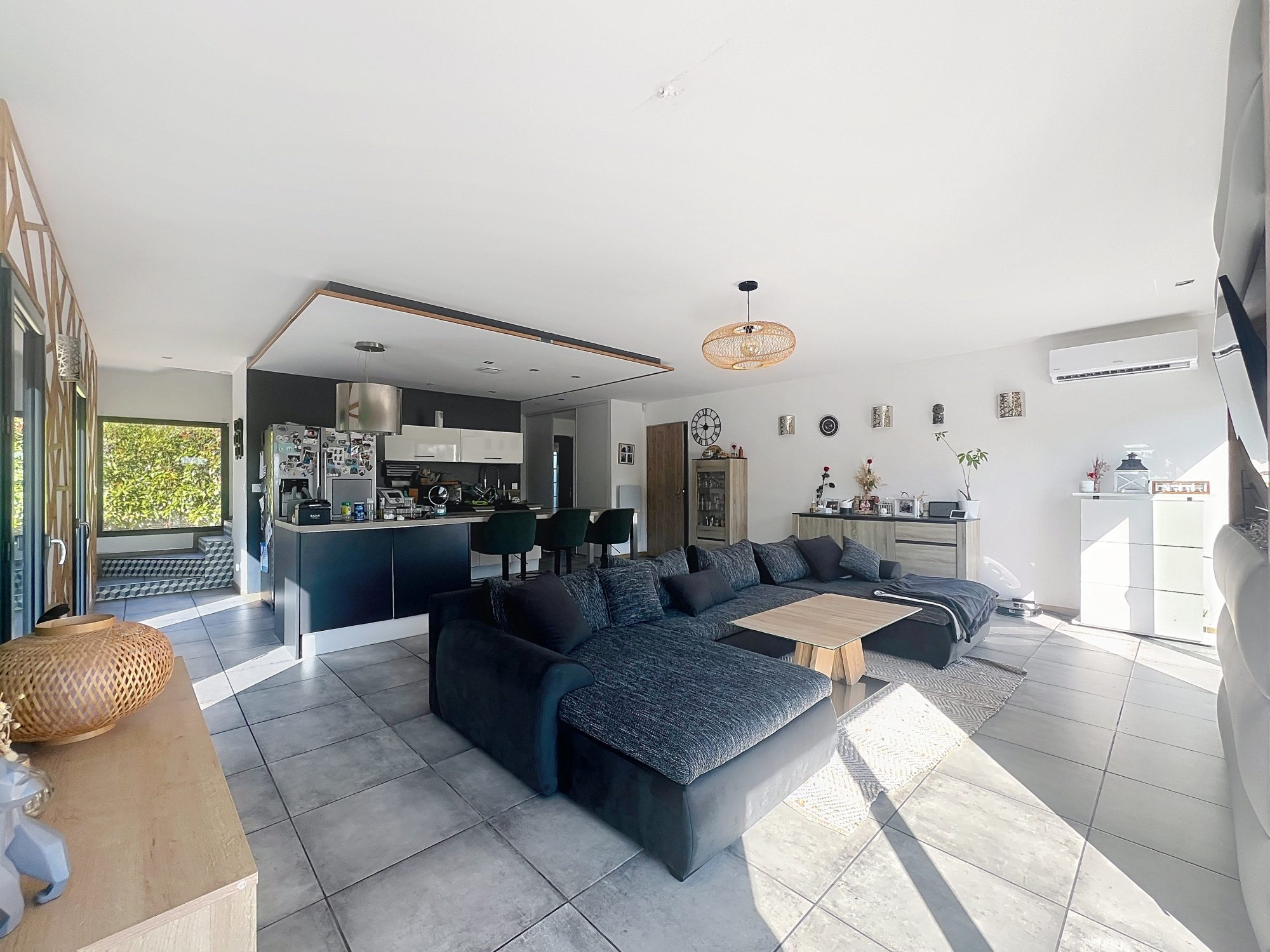 Maison d'environ 105 m² composé de 3 chambres dont une suite parentale SAINT LOUP 69490