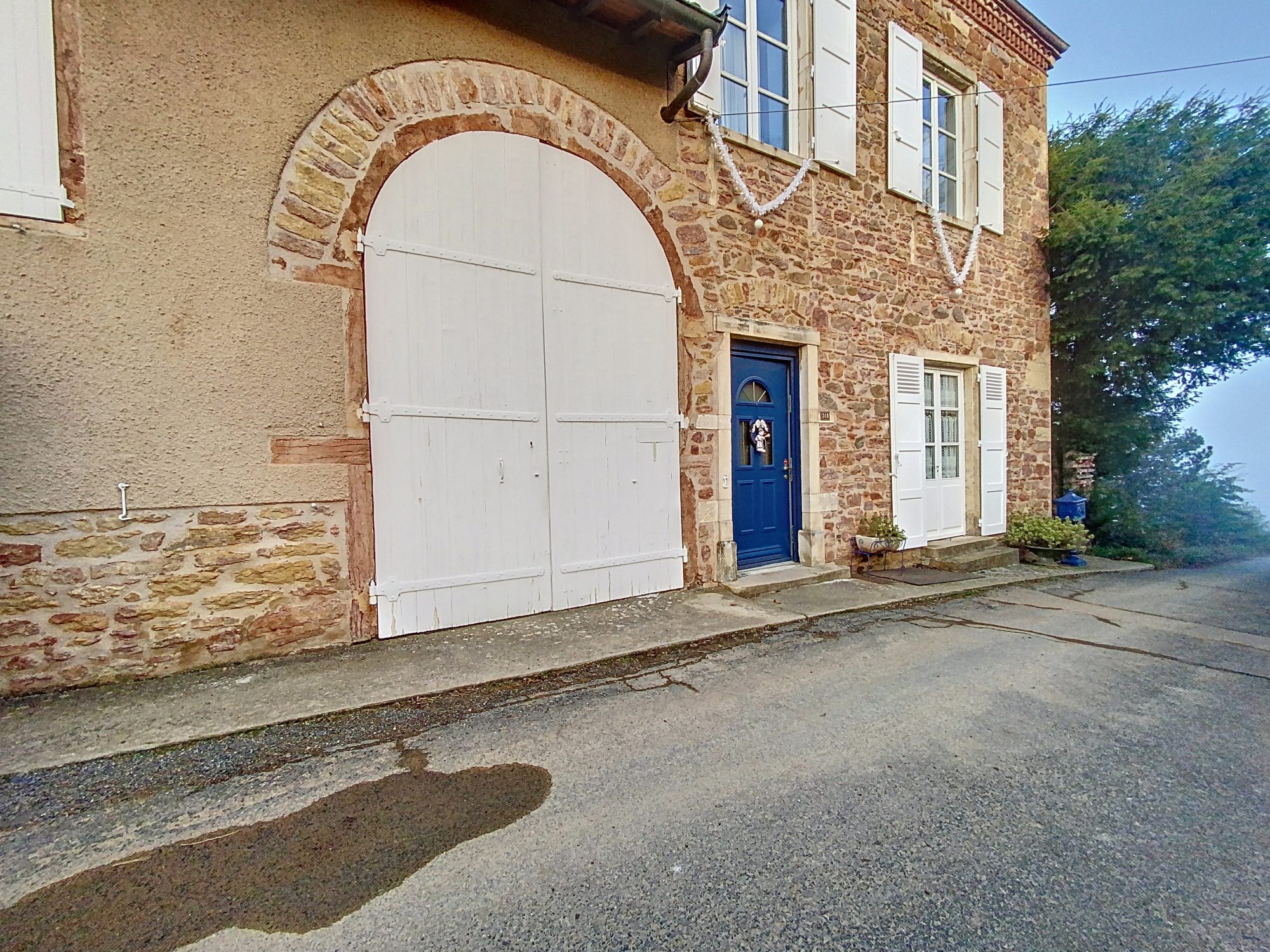 Propriété Familiale 270 m² Habitables avec cave voûtée  et potentiel à développer Au Coeur du Beaujolais Salles-Arbuissonnas-en-Beaujolais 69460