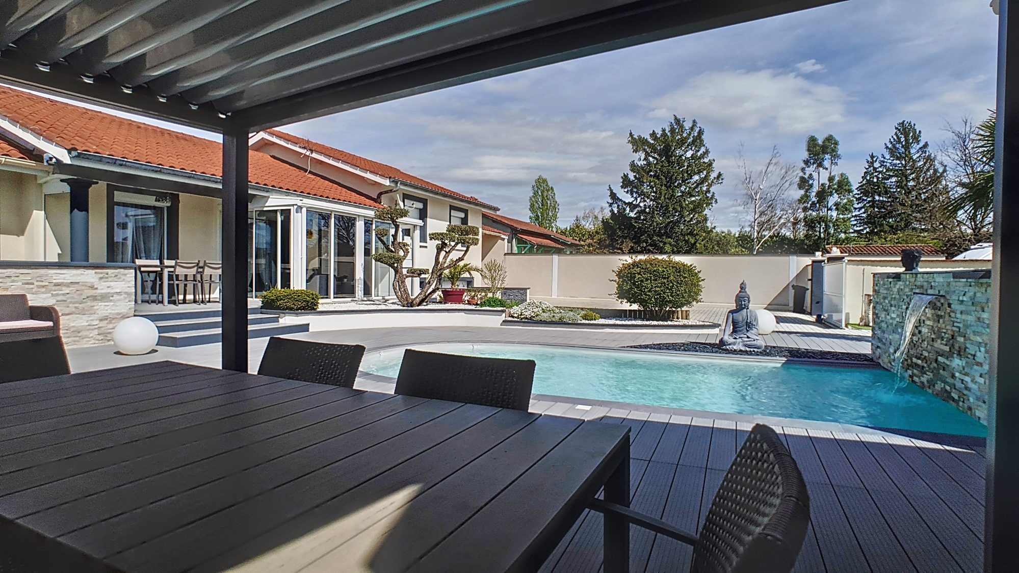 Maison 179m2, T5, 3 Ch - Terrain 1 632m2 avec piscine