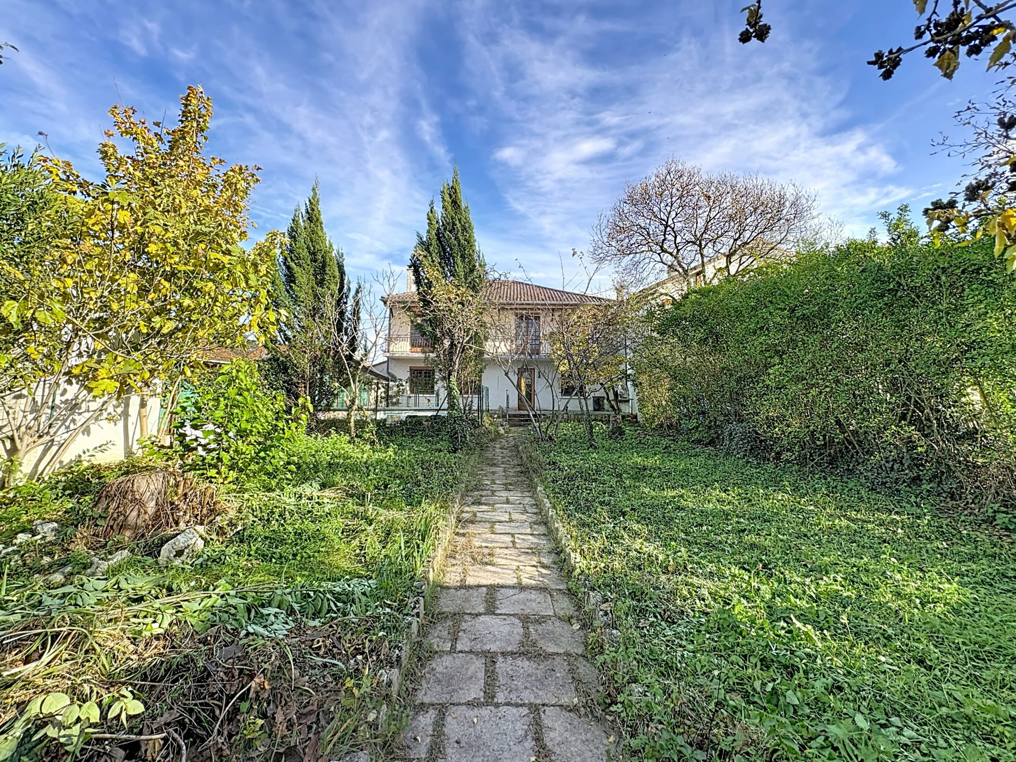 Maison - 8 pièces - 200 m² - Meyzieu (69330)