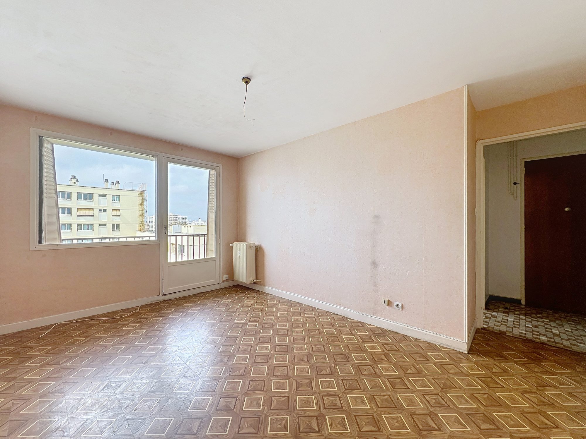 VILLEURBANNE - APPARTEMENT  T4 DE 67m2 AVEC POTENTIEL A RENOVER - 7ème ETAGE  - VUE DEGAGEE  - BALCON Villeurbanne 69100