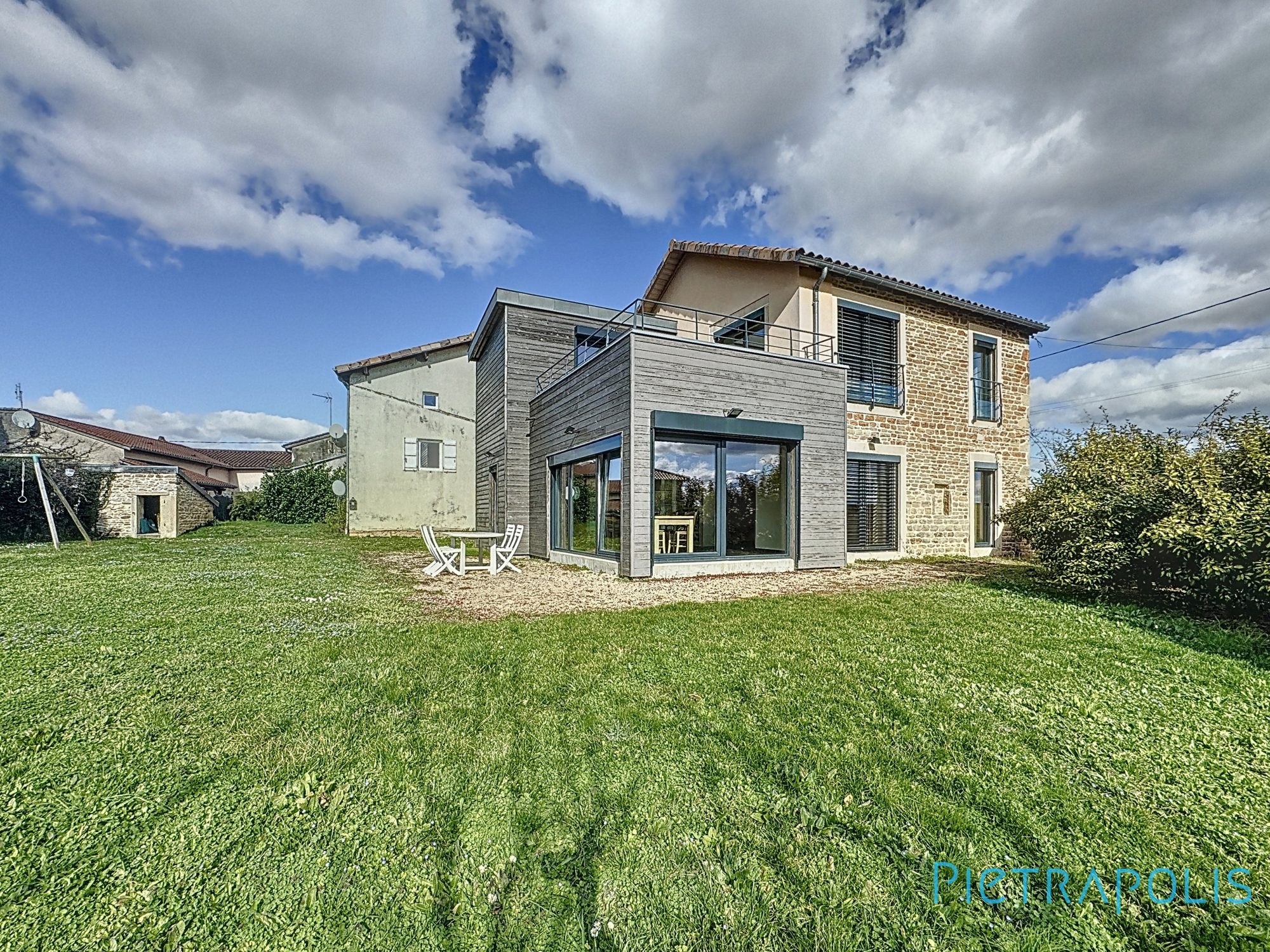 Maison en pierre rénovée