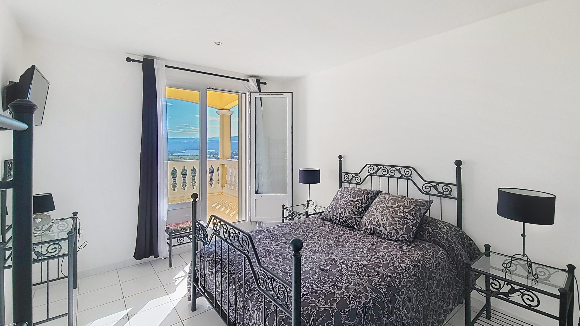 Villa T5 - 4 Chambres - Terrain plat 693m2 - Piscine- Sans vis à vis Saint-Clair-du-Rhône 38370