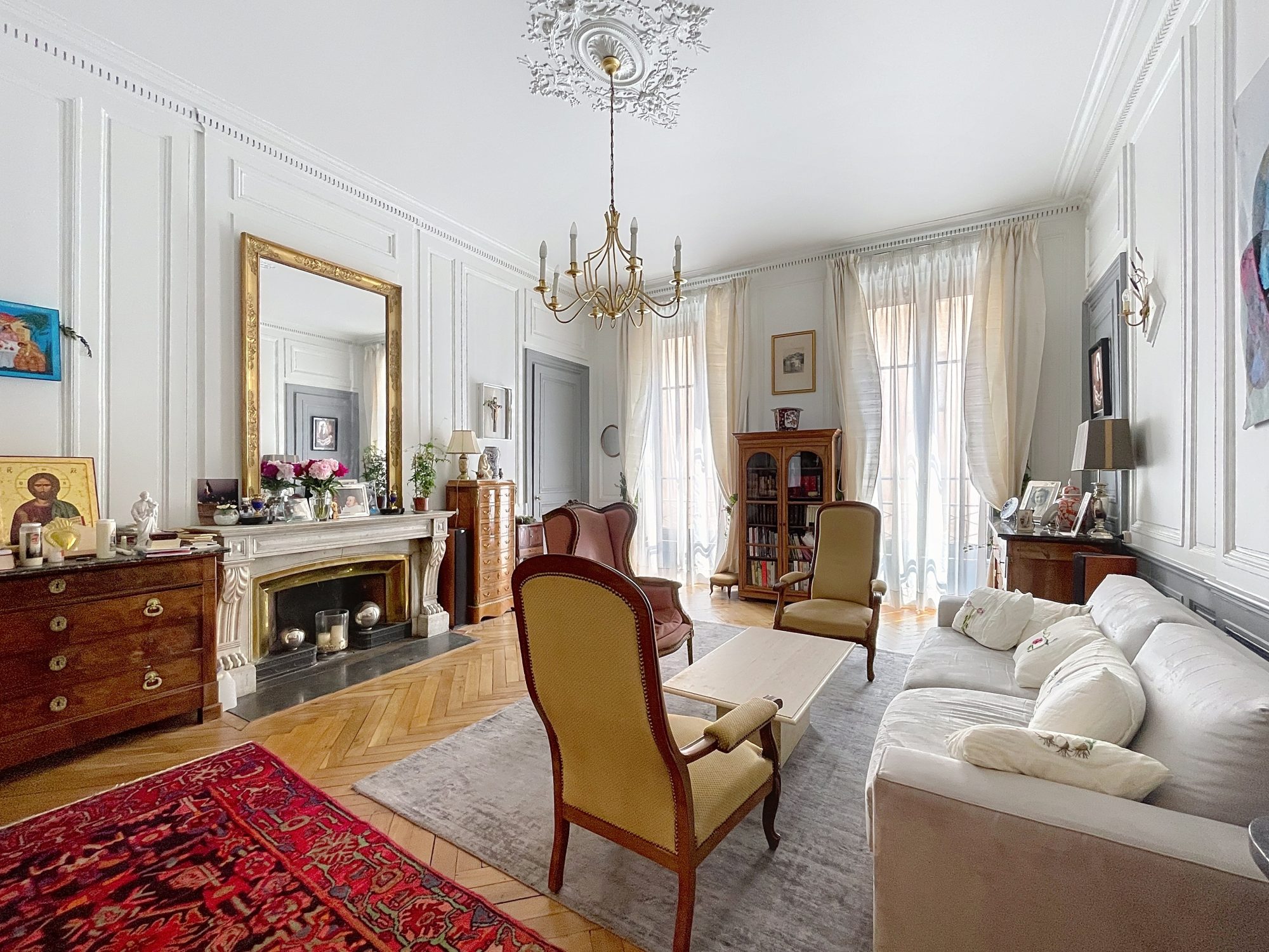 Coeur Lyon 1er - 6 pièces traversant- Moulures-Parquets-Cheminées