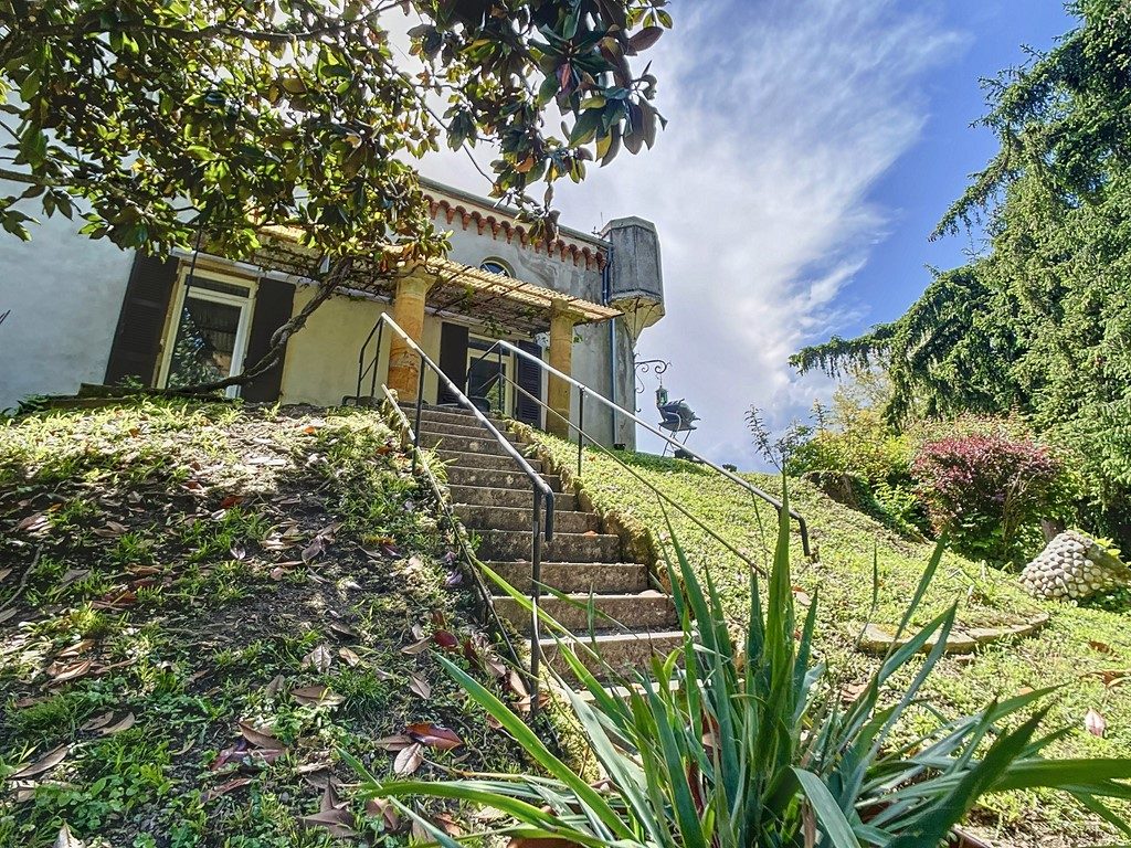 RARE À 69460 SAINT-ÉTIENNE-DES-OULLIÈRES ! Propriété XIXème - 167 M2 sur ss-sol complet - 4 CH  - Terrain de 1230 M2 Saint-Étienne-des-Oullières 69460