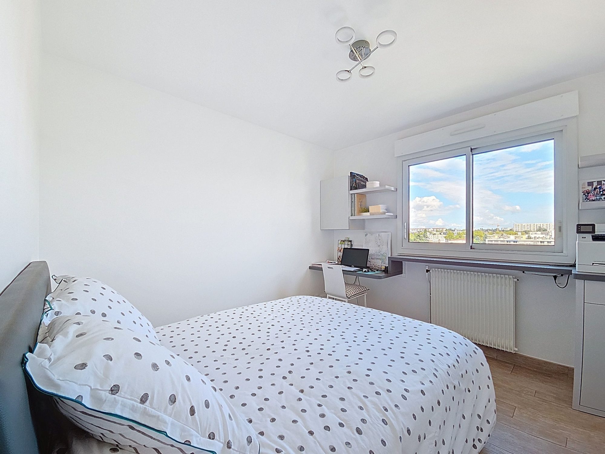 96 M2 AU DERNIER ETAGE EN EXCELLENT ETAT Lyon 69008
