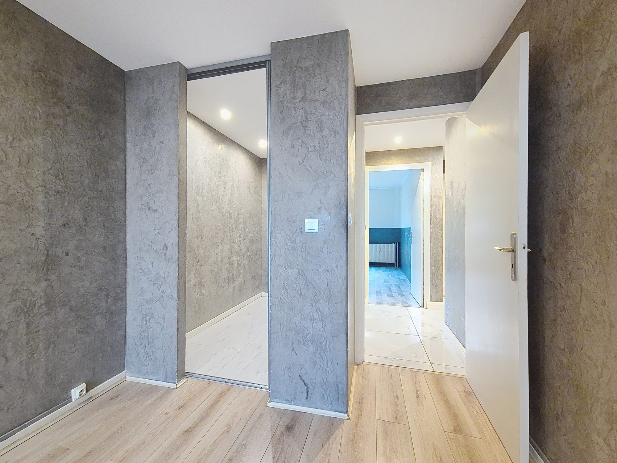 T3 de 70m² lumineux traversant avec balcon et parking Bron 69500