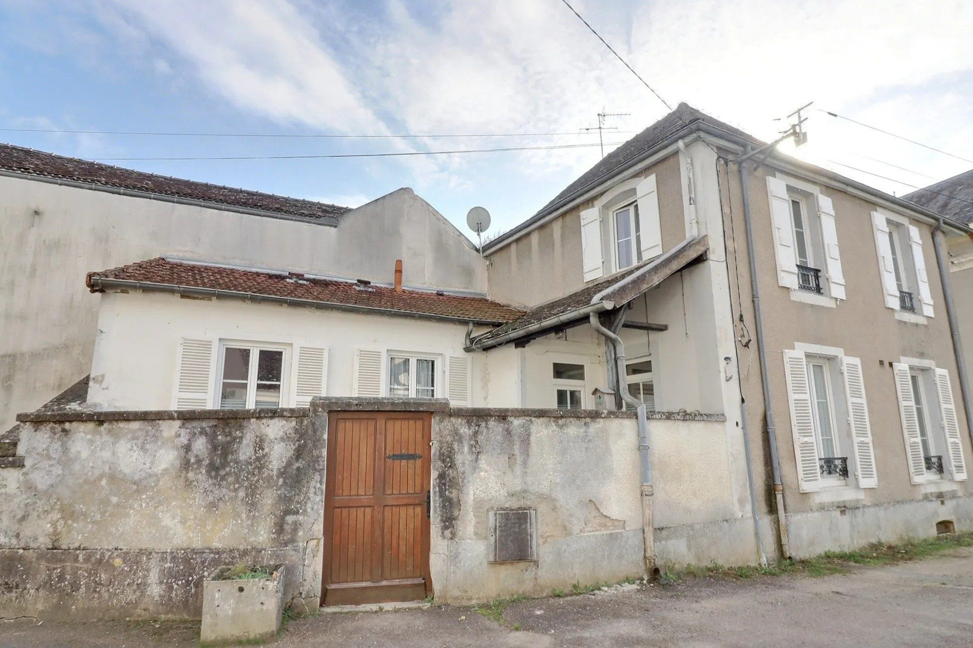 SANTENAY : Maison 4 pièces avec cour