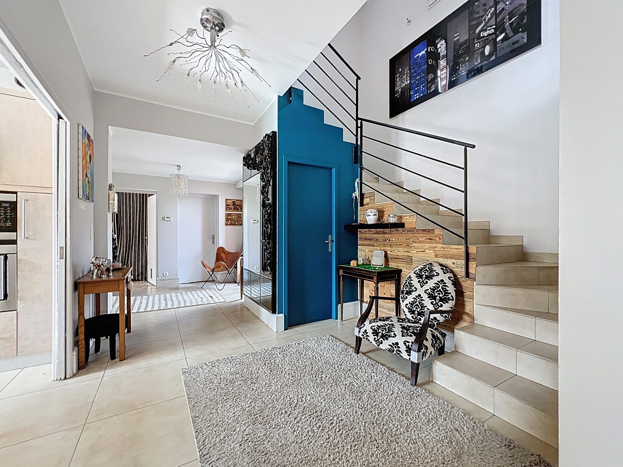 JOLIE MAISON STYLE BASTIDE AU COEUR DU VILLAGE AVEC JARDIN, PISCINE ET POOL HOUSSE Civrieux 01390