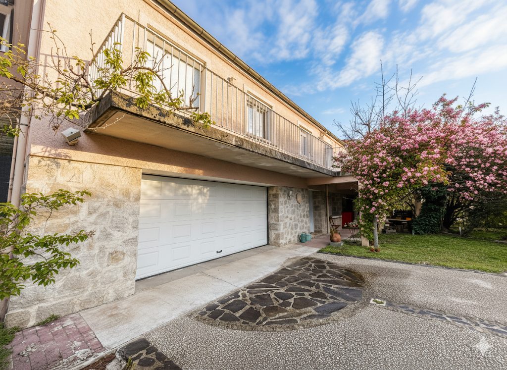 Belle Maison avec Terrain et vue Monuments Le Puy-en-Velay 43000