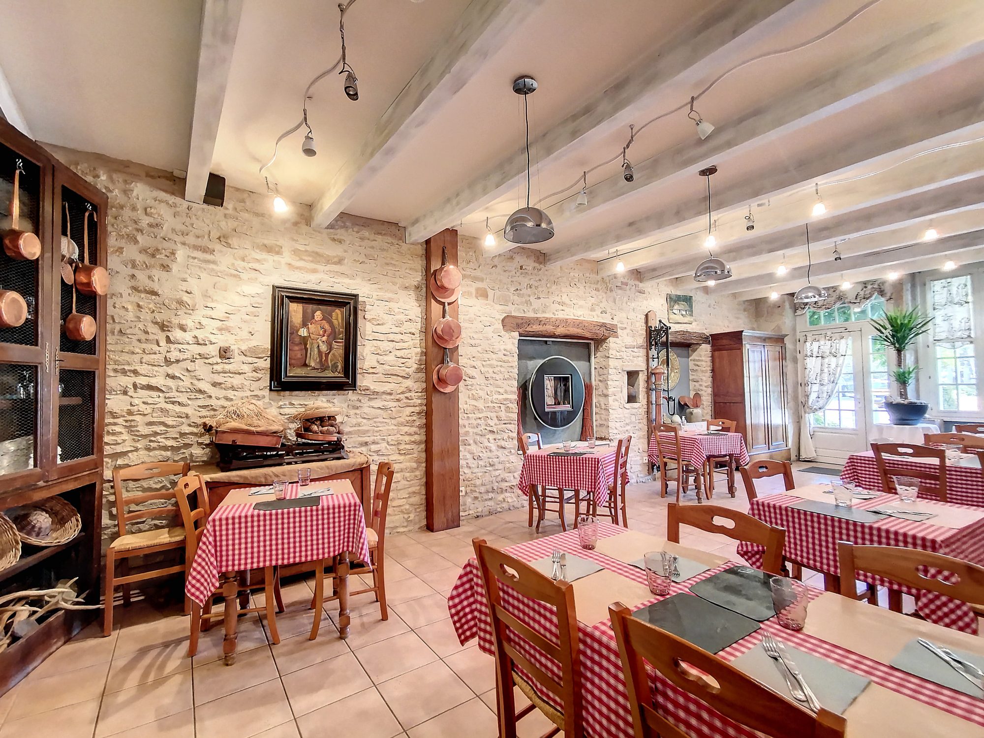 Fonds de commerce - 350 m² - Le Montsaugeonnais (52190)