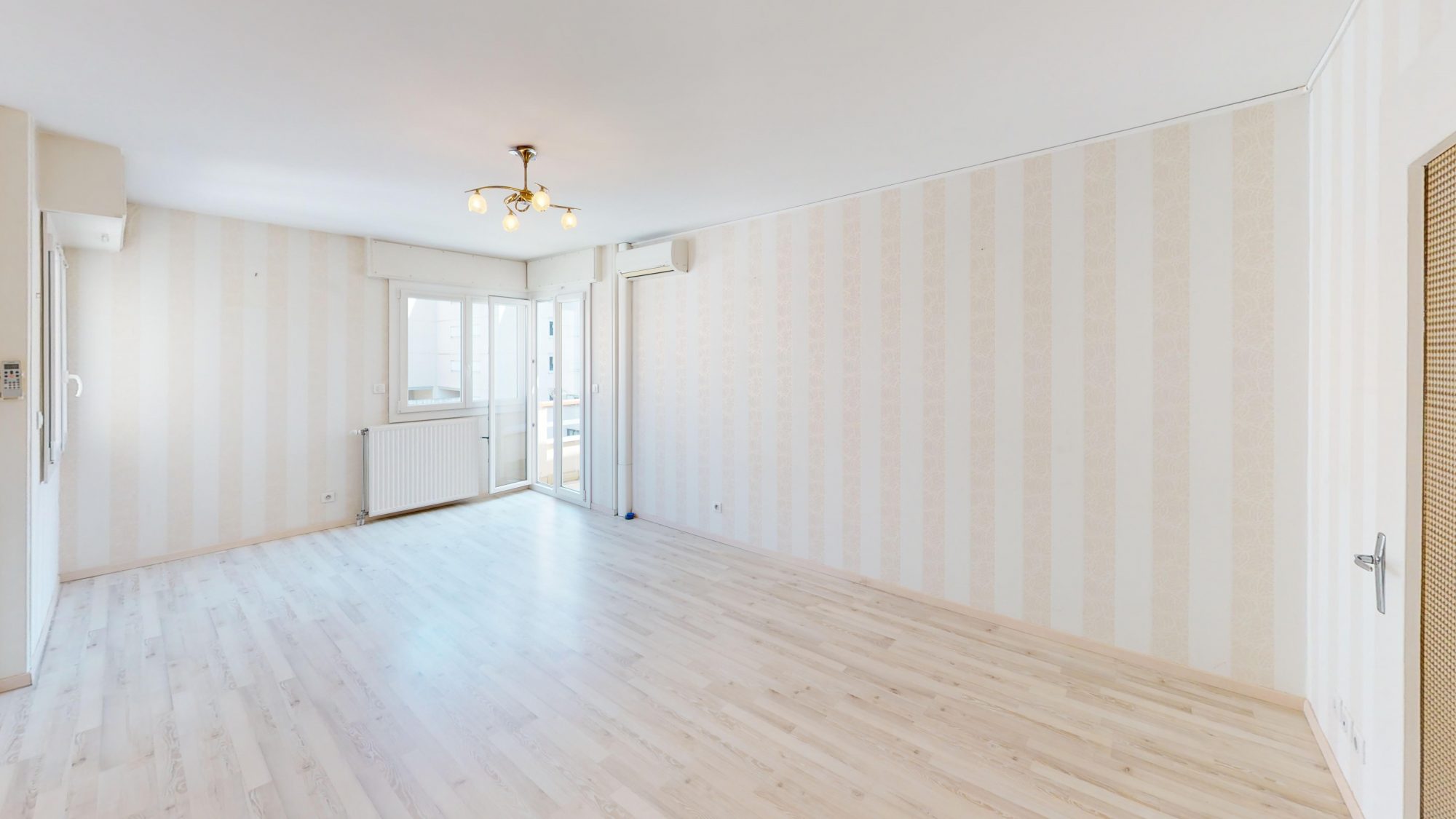 APPARTEMENT T3 70m2 hab., 4ÈME ET DERNIER ÉTAGE, ASCENSEUR, GARAGE, CLIMATISATION, 2 CHAMBRES, BALCON, LOGGIA, HYPER-CENTRE DE FIRMINY