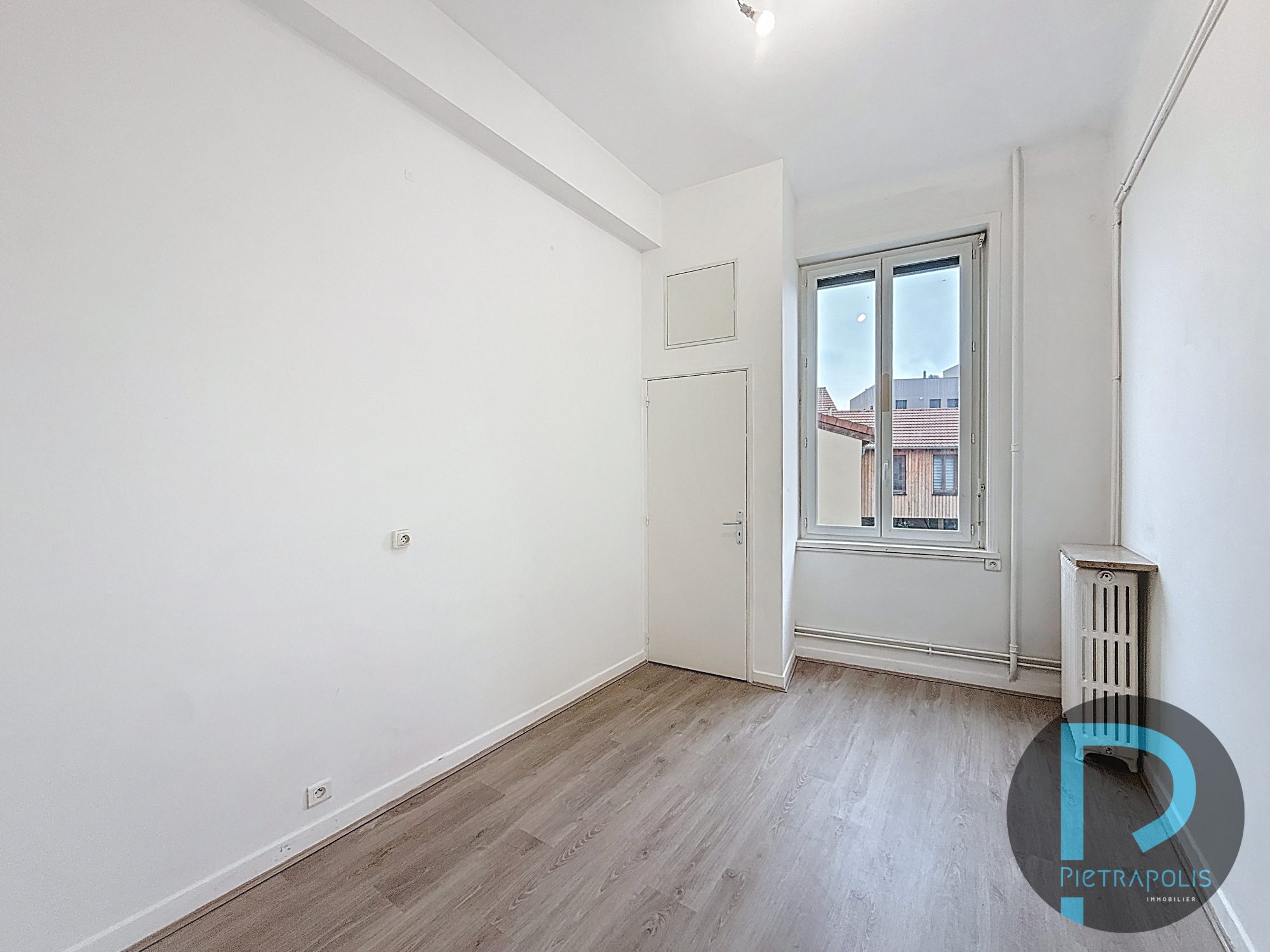 Appartement de 92m² - 3 chambres - Plein centre ville proche gare Villefranche S/S - 1 er étage sans ascenseur Villefranche-sur-Saône 69400