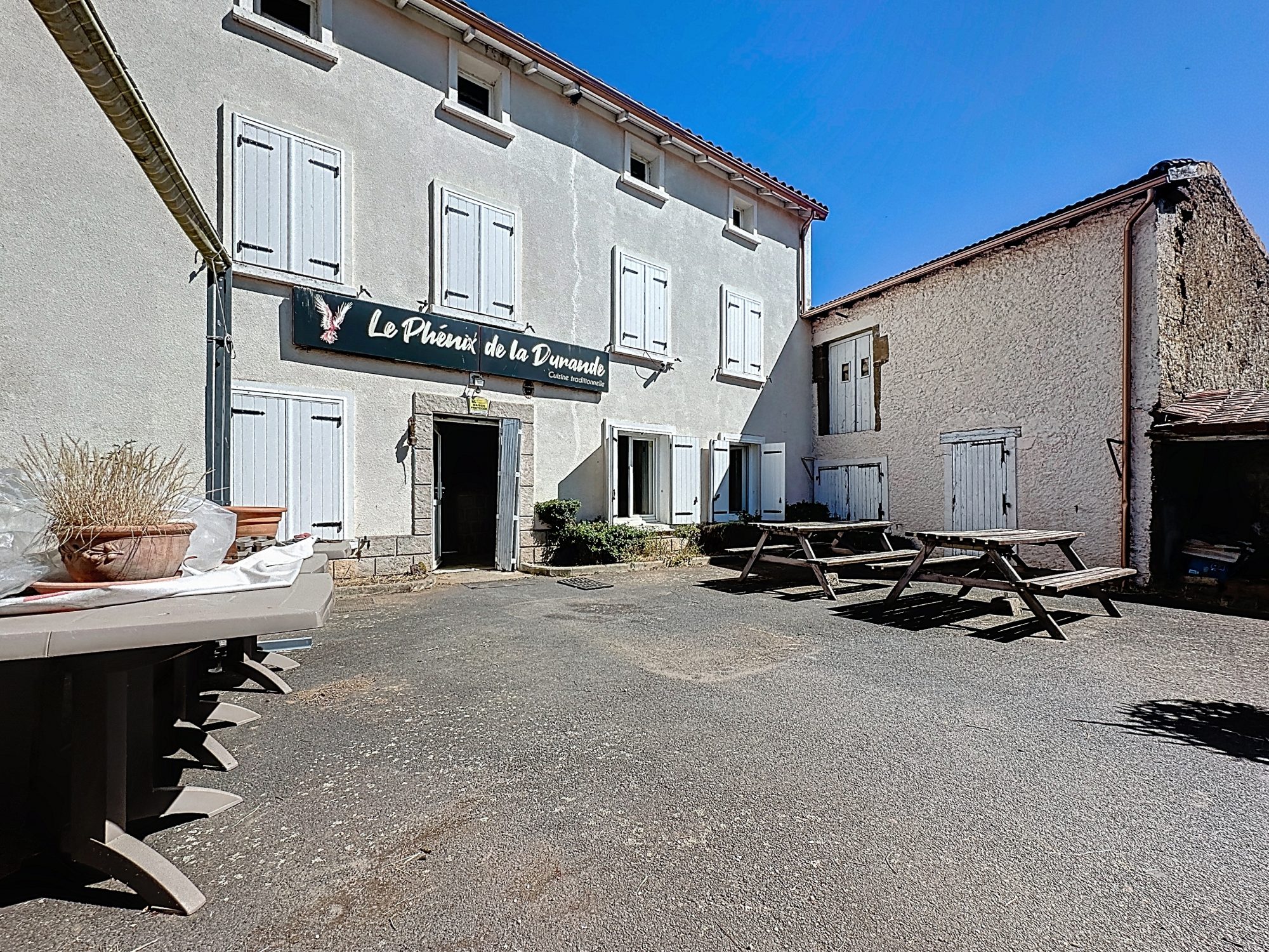 ANCIEN BAR / RESTAURANT AVEC LOGEMENT DE FONCTION ET DÉPENDANCE – BEYSSAC (20 MIN DU PUY-EN-VELAY)