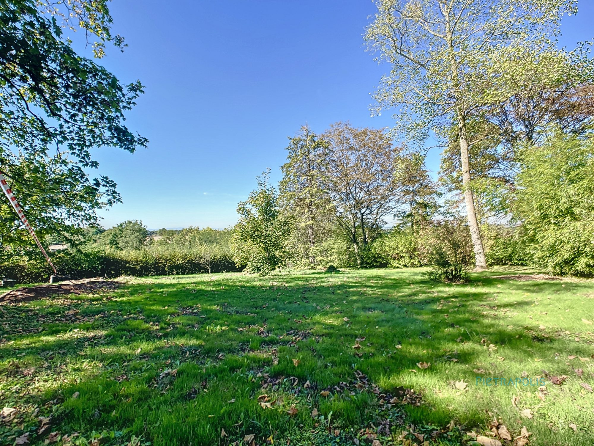 CHANOZ-CHATENAY Terrain à bâtir de 1025 m²