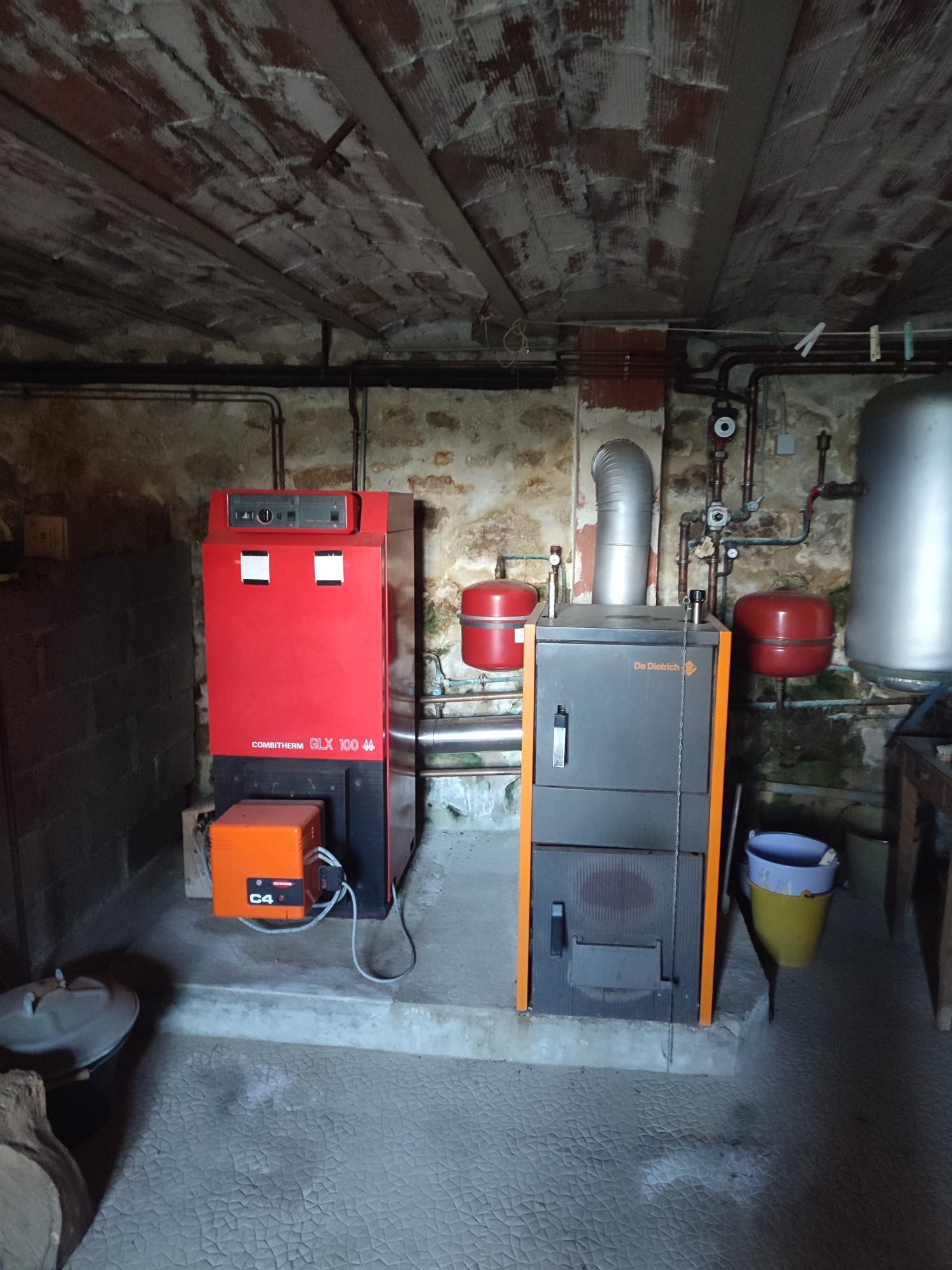 Ferme en pierres Olliergues 63880